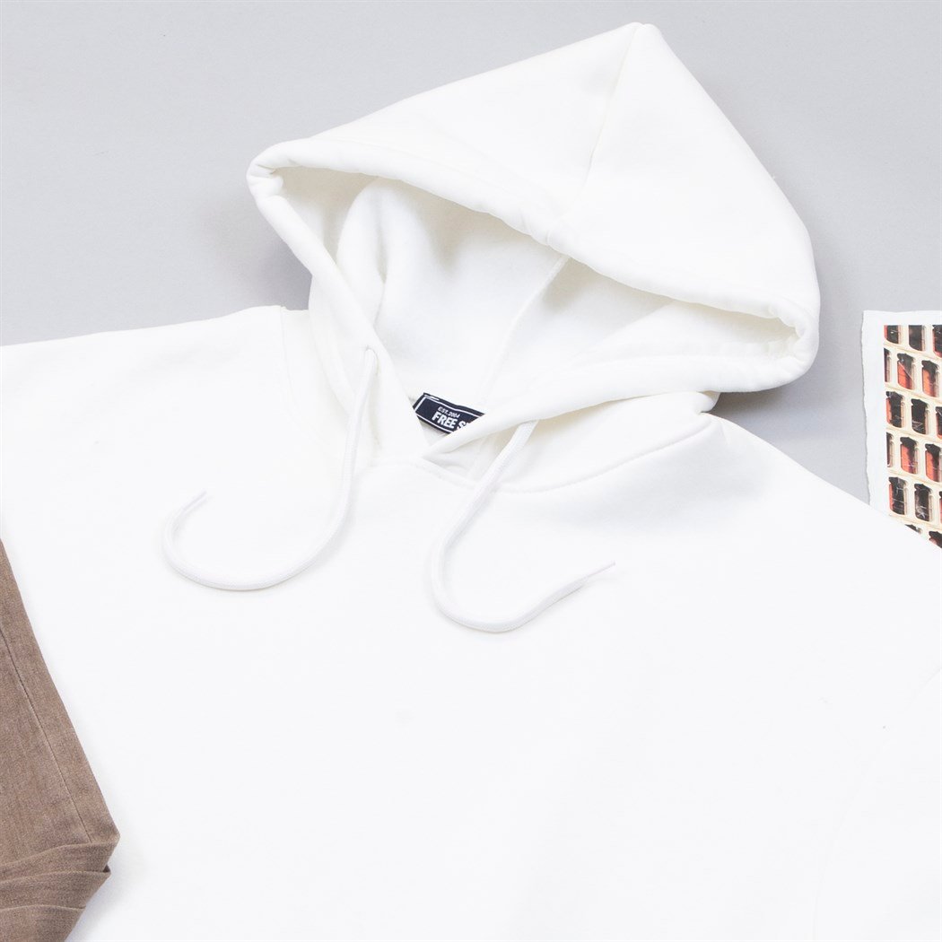 Beyaz Kapşonlu Sweat Pantolon Ayakkabı Kombin