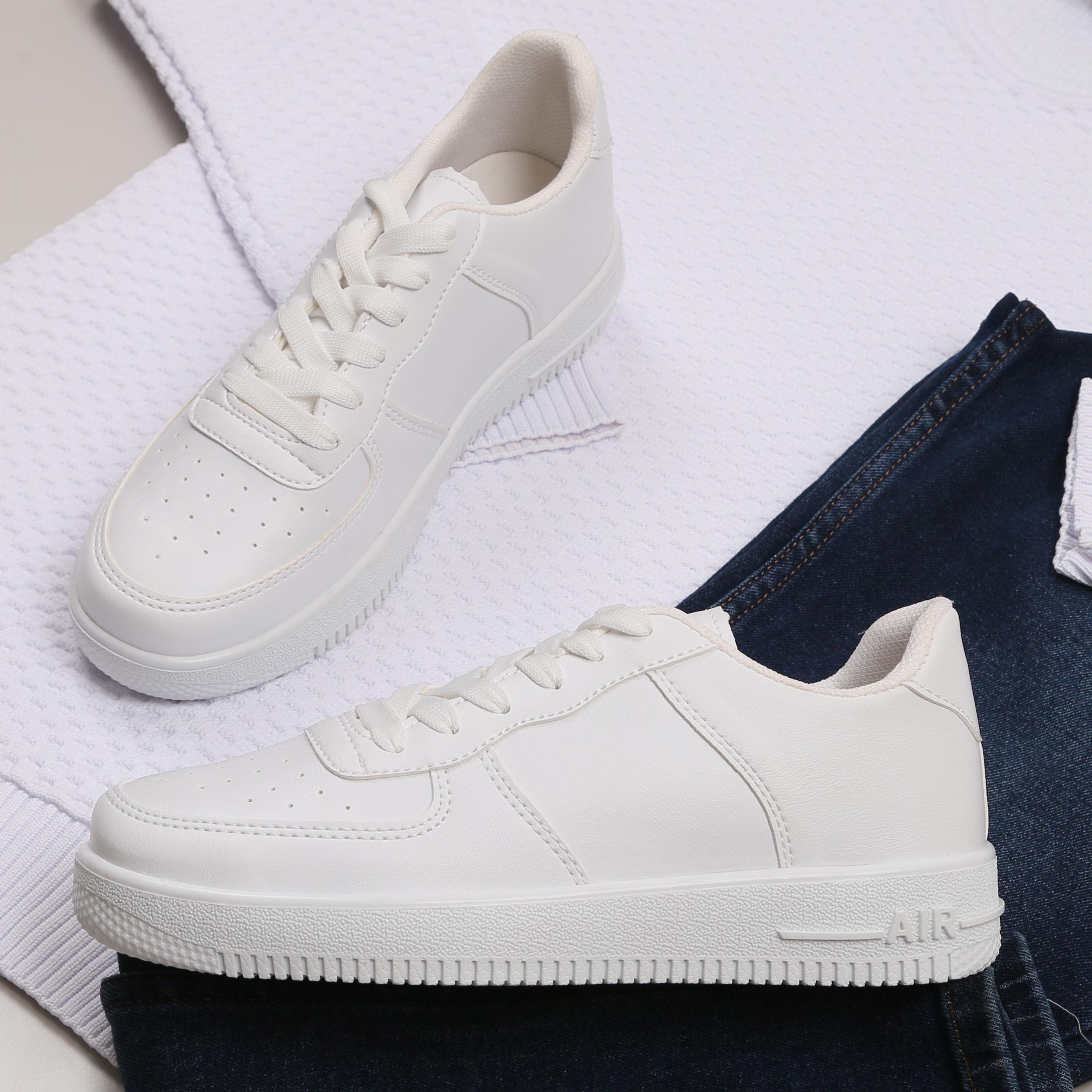 Beyaz Kazak Lacivert Kot Ayakkabı Kombini