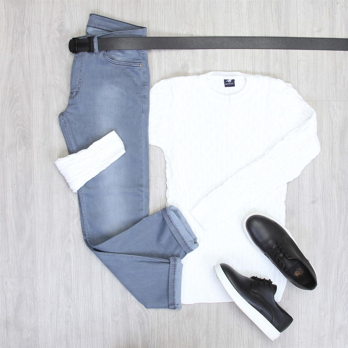 Beyaz Kazak Pantolon Ayakkabı Kombin