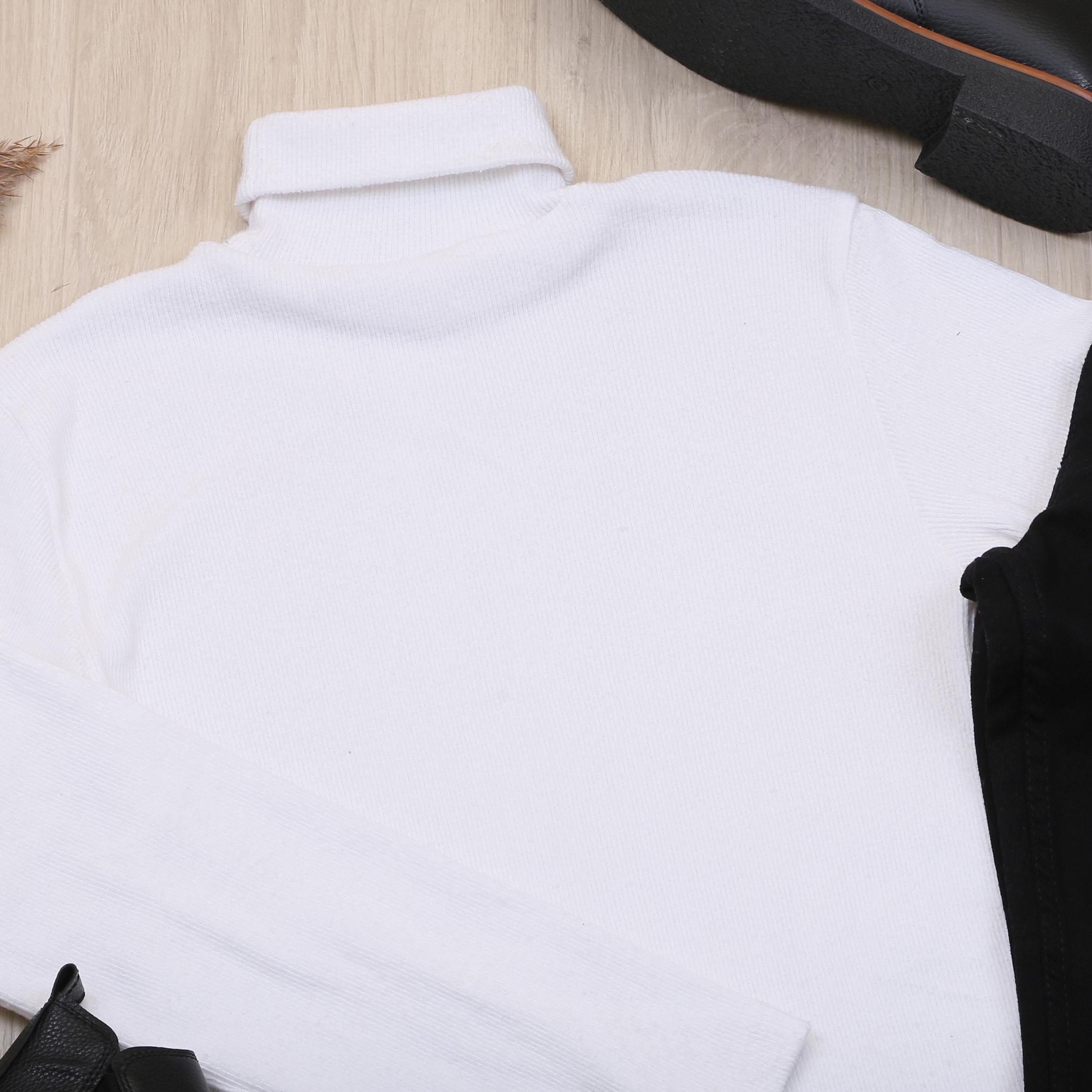 Beyaz Kazak Pantolon Bot Kombin