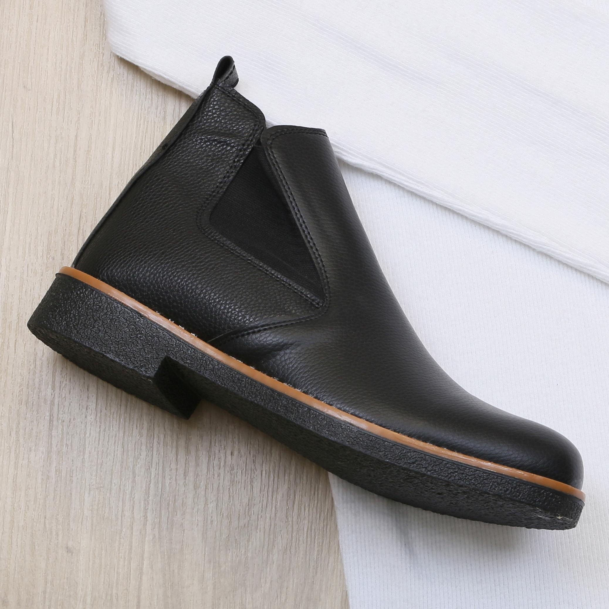 Beyaz Kazak Pantolon Bot Kombin