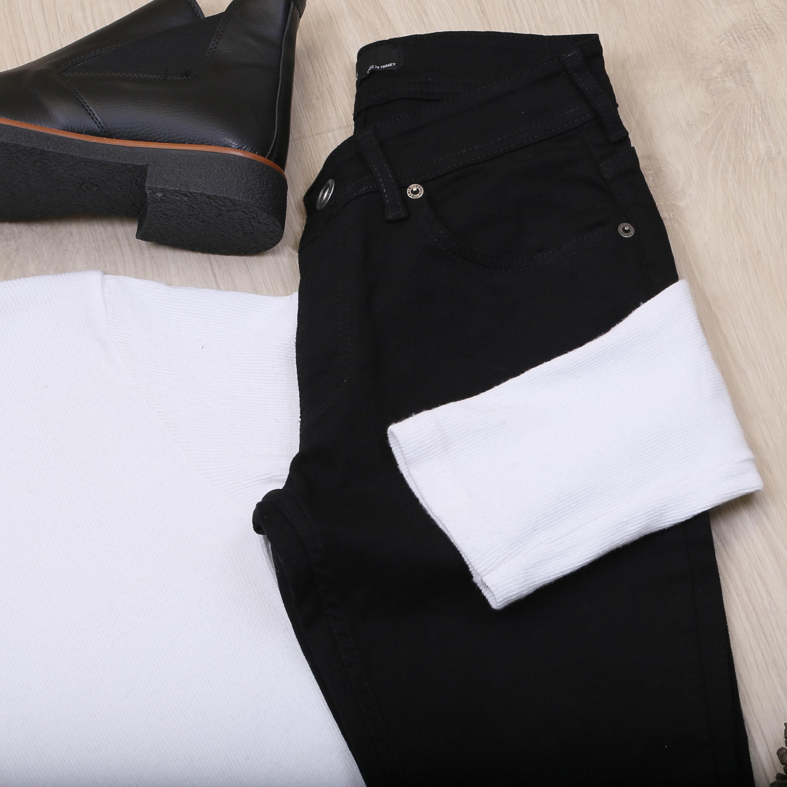 Beyaz Kazak Pantolon Bot Kombin