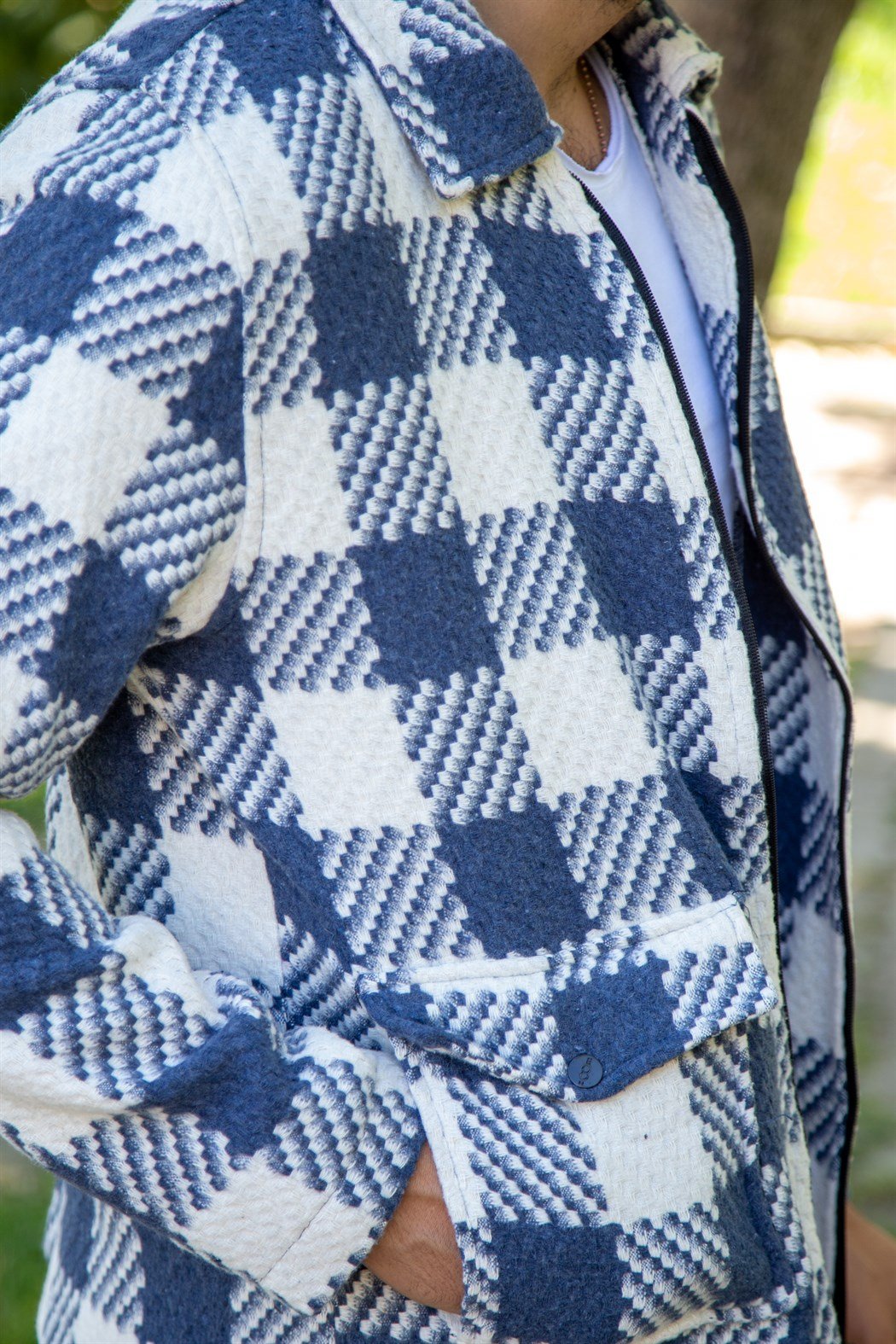 Beyaz mavi ekoseli fermuarlı kaşe mont