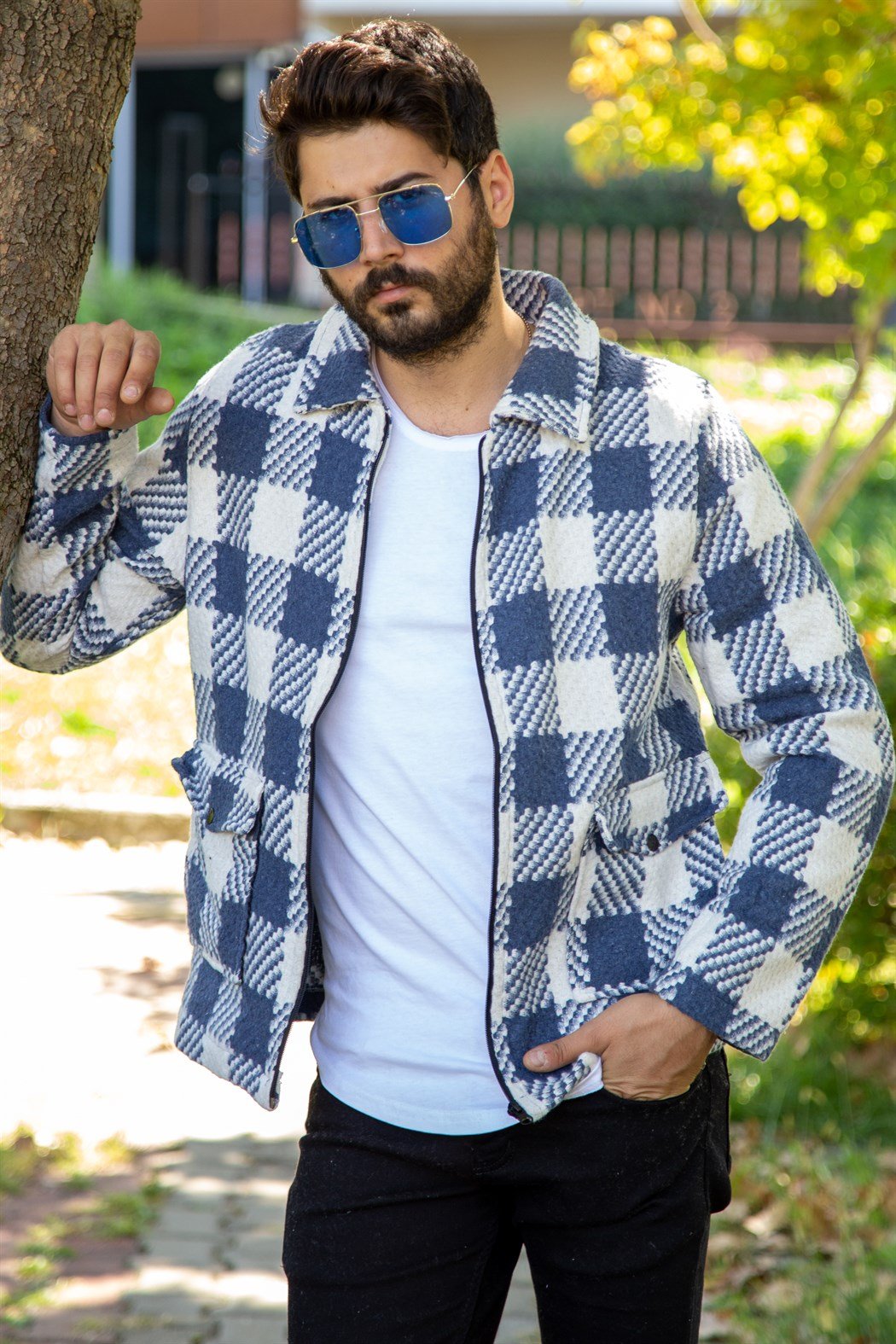 Beyaz mavi ekoseli fermuarlı kaşe mont