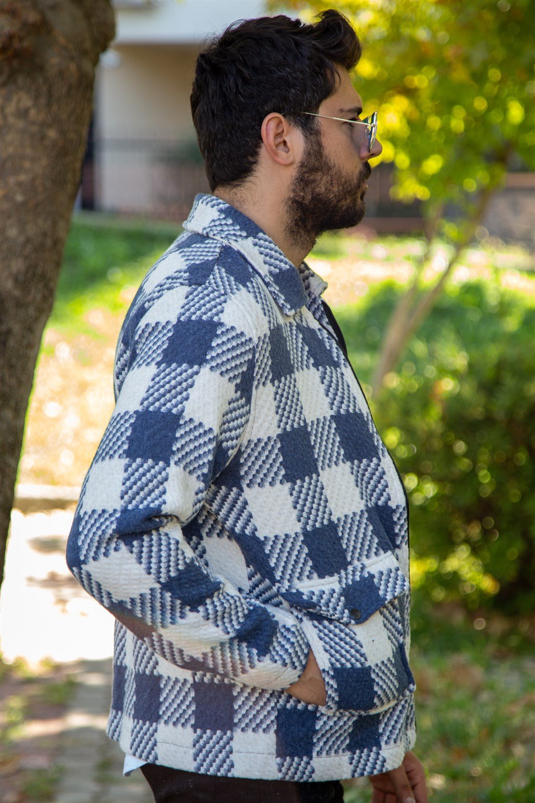 Beyaz mavi ekoseli fermuarlı kaşe mont