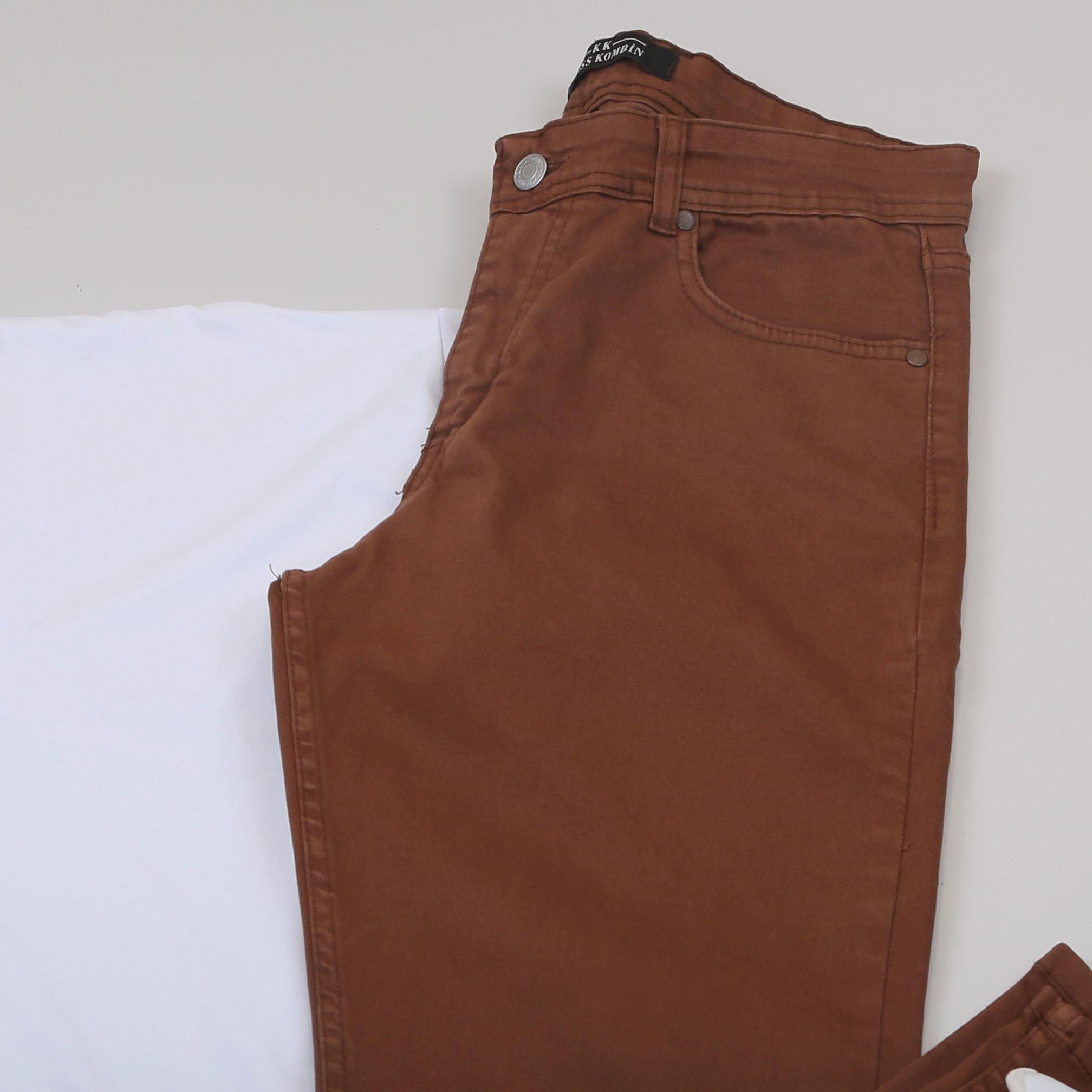 Beyaz Oversize Tişört Pantolon Ayakkabı Kombin