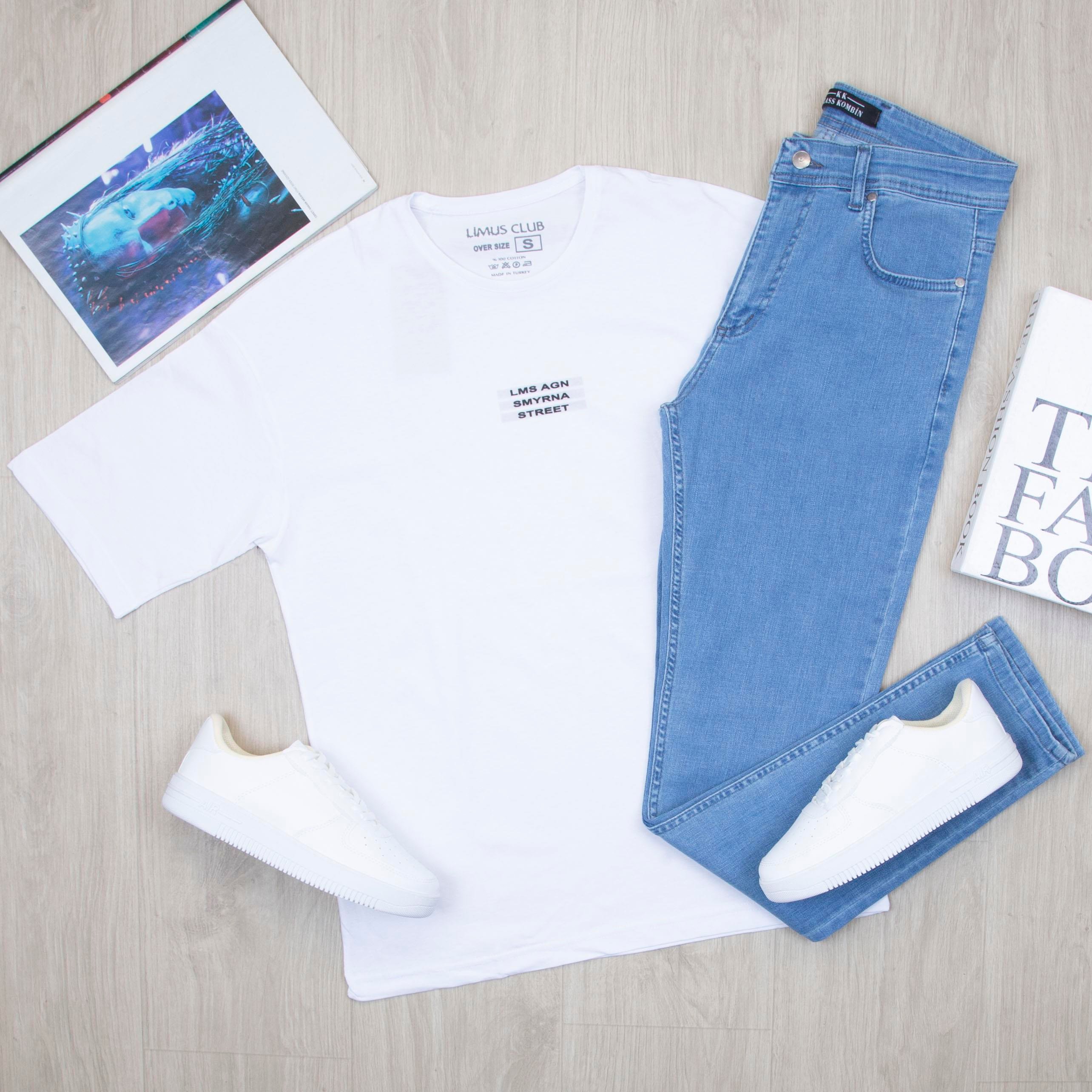 Beyaz Oversize Tişört Pantolon Ayakkabı Kombin