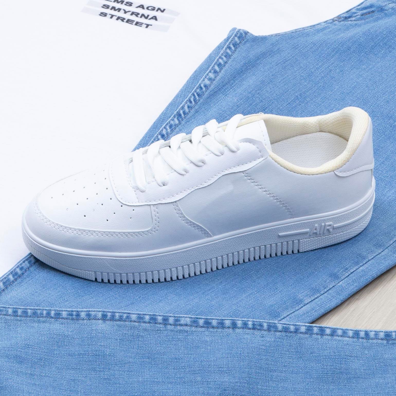 Beyaz Oversize Tişört Pantolon Ayakkabı Kombin