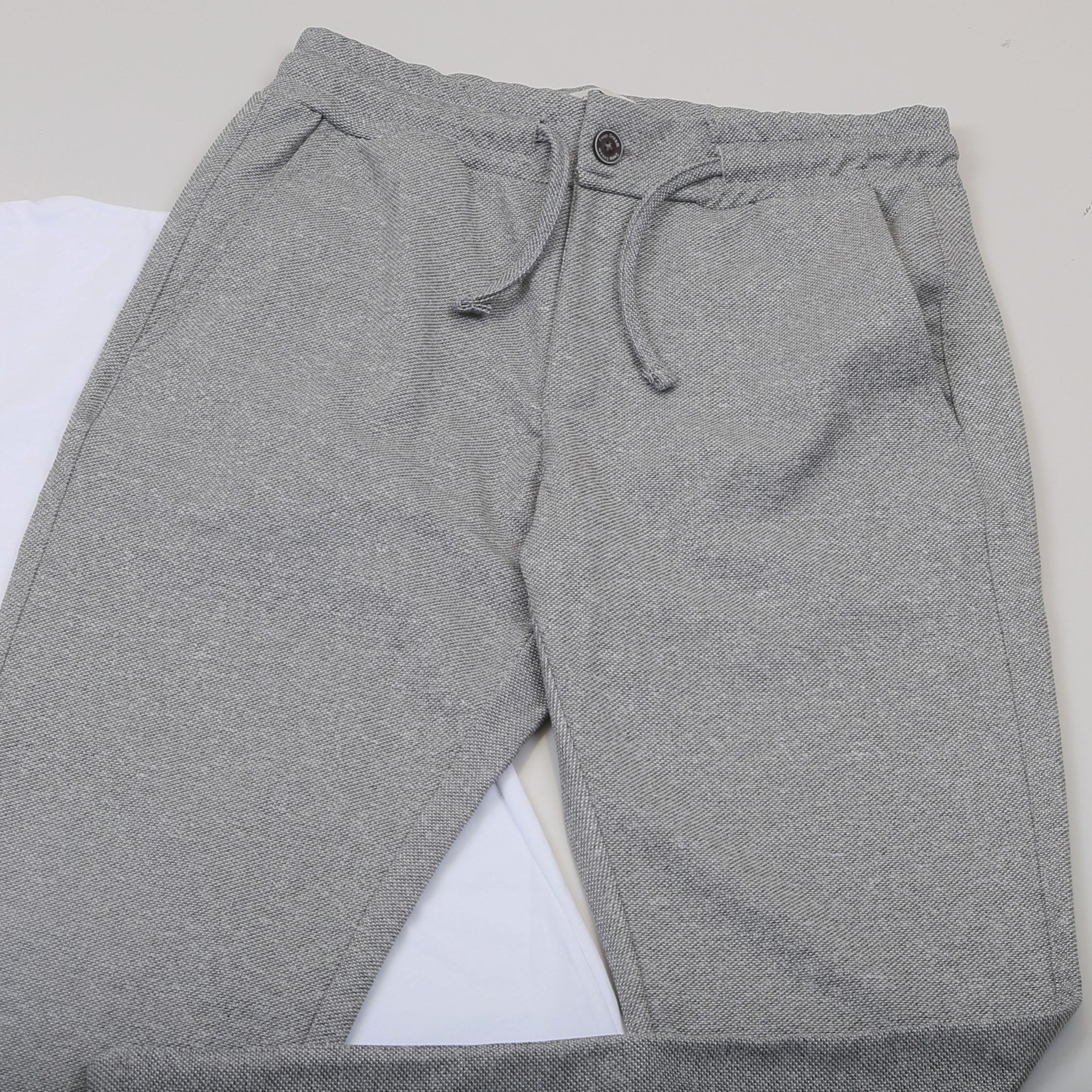 Beyaz Oversize Tişört Pantolon Ayakkabı Kombin