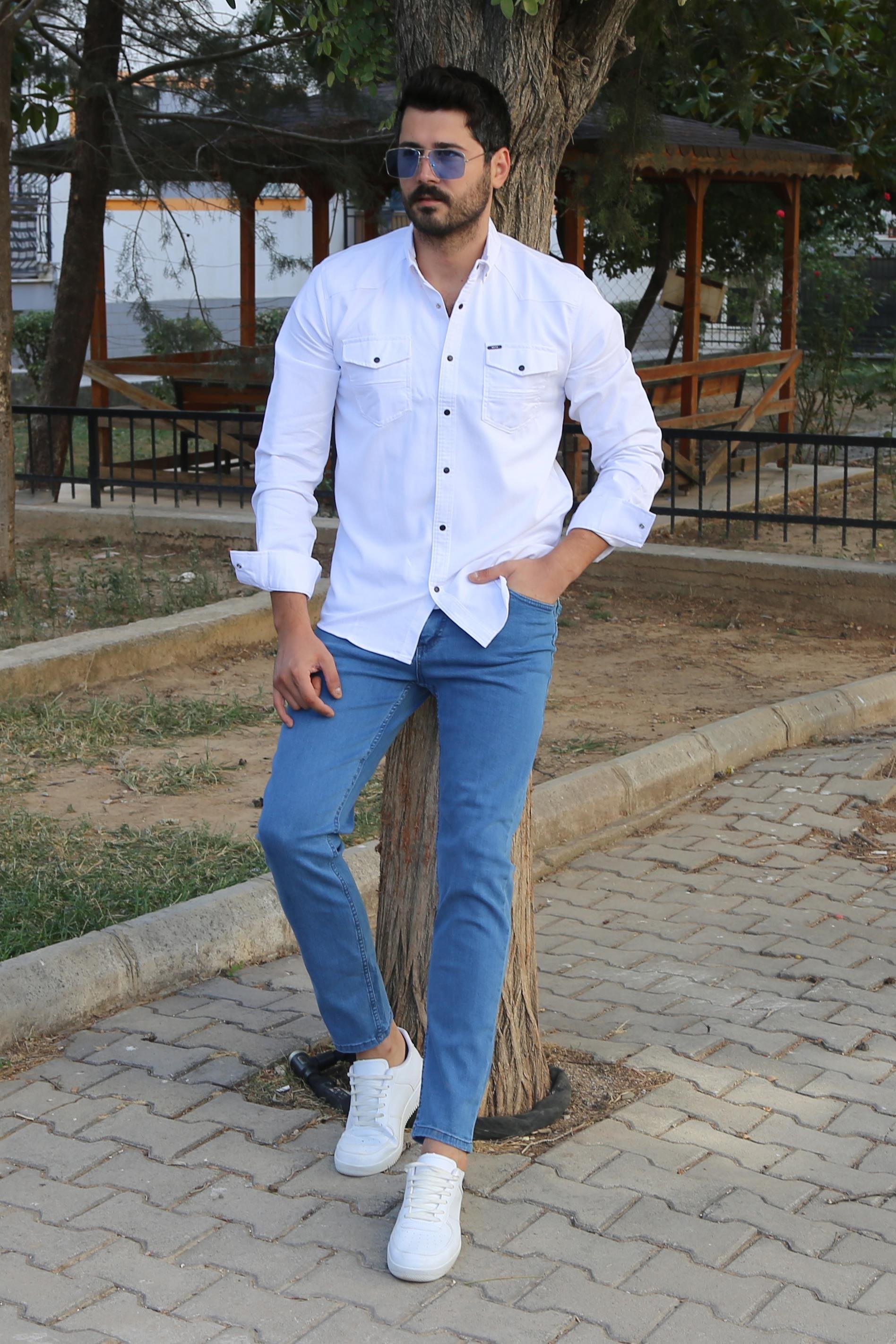 Beyaz Pamuklu Kot Gömlek Tişört Pantolon Ayakkabı Kombin