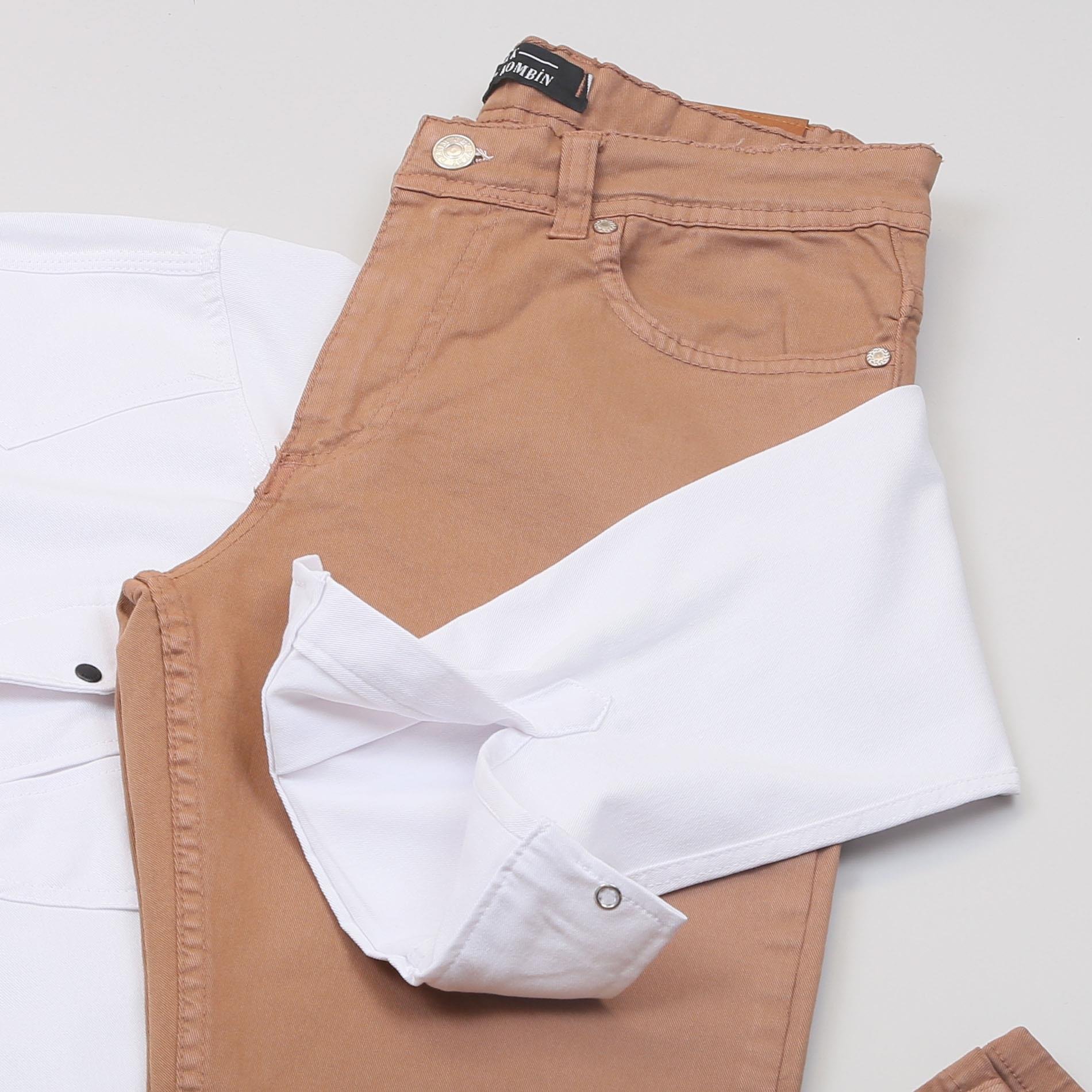 Beyaz Pamuklu Kot Gömlek Tişört Pantolon Ayakkabı Kombin