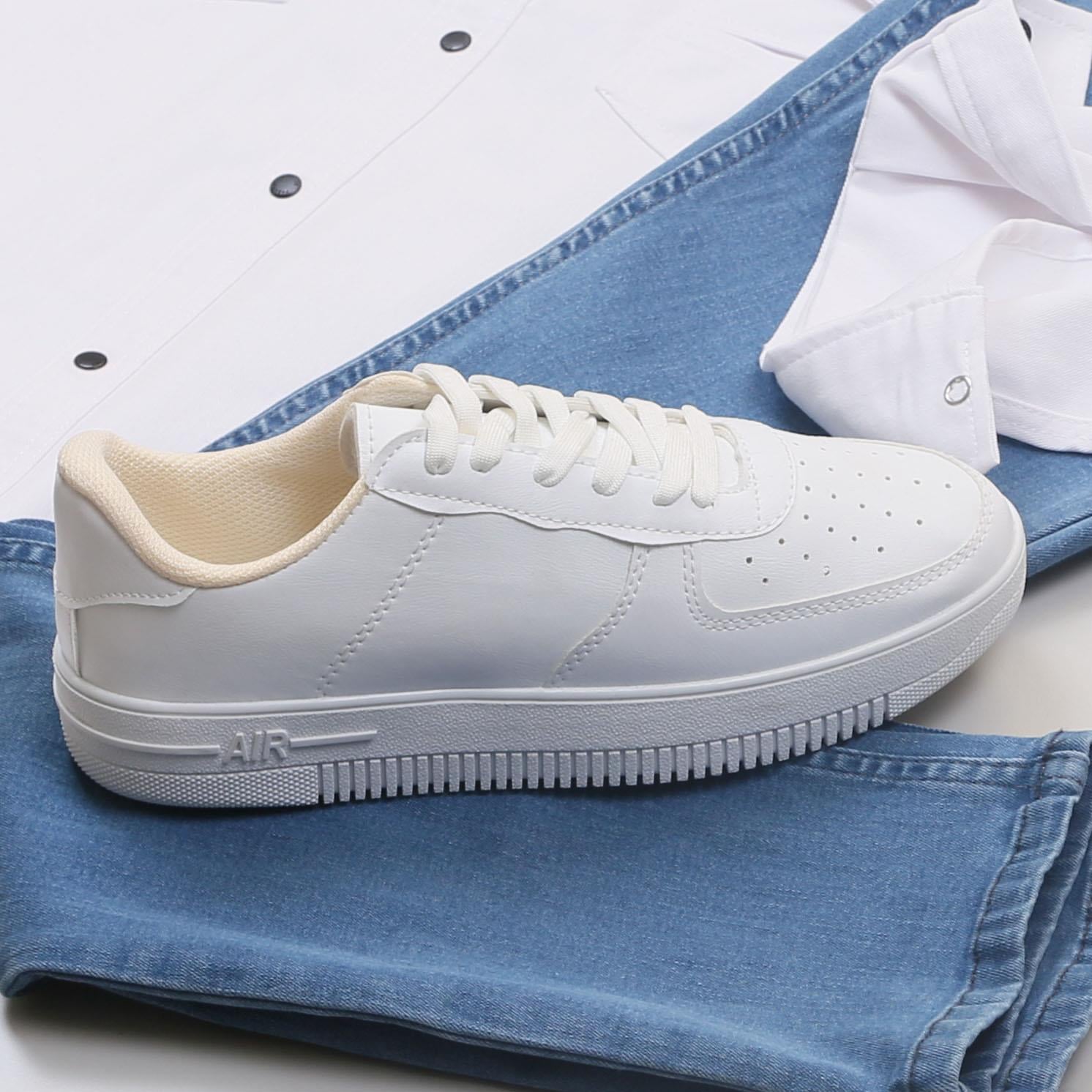 Beyaz Pamuklu Kot Gömlek Tişört Pantolon Ayakkabı Kombin