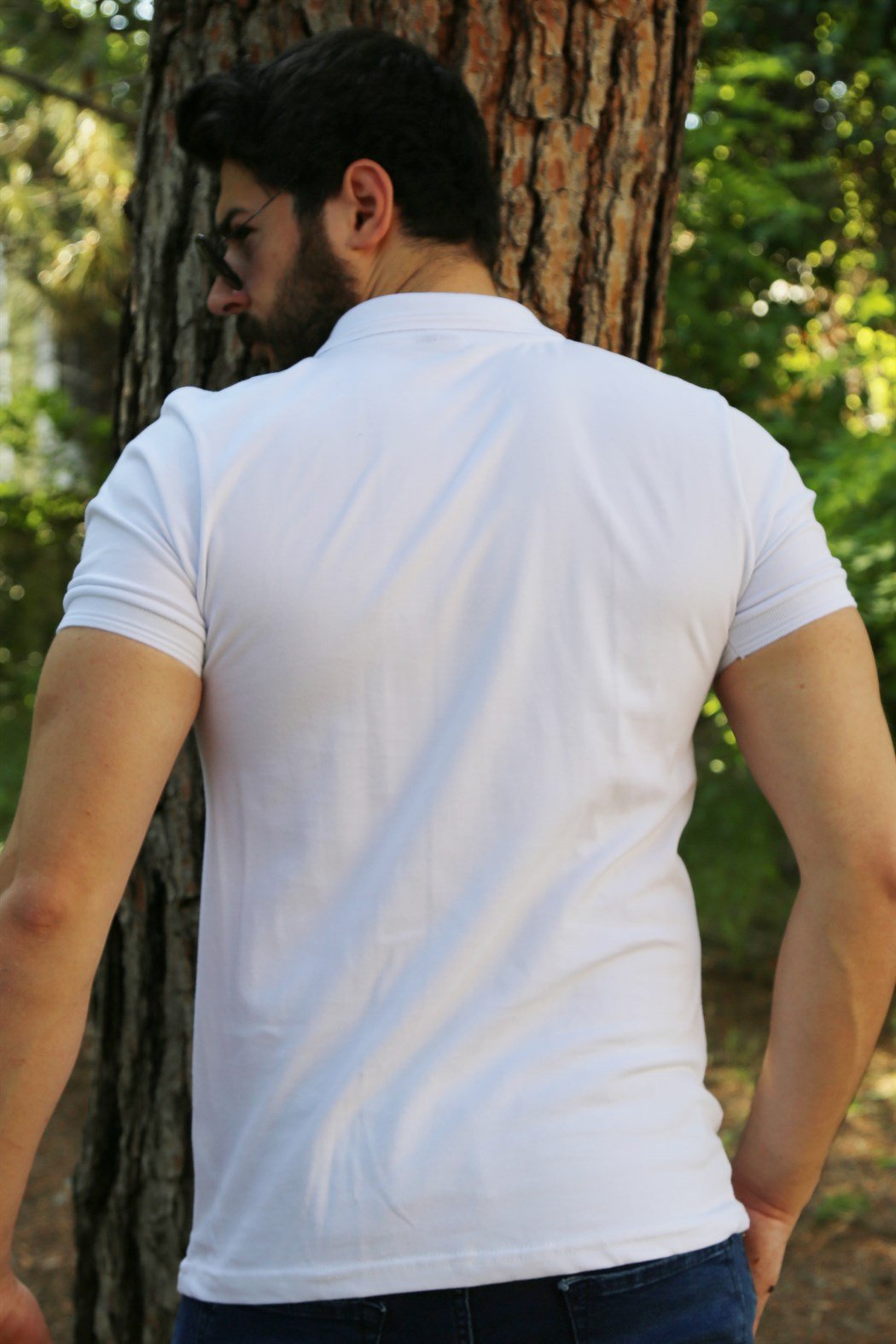 Бяла Тениска с V Яка                                     