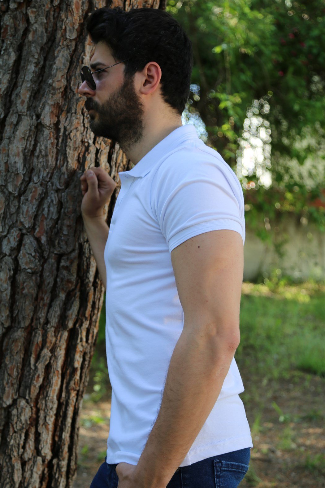 Бяла Тениска с V Яка                                     