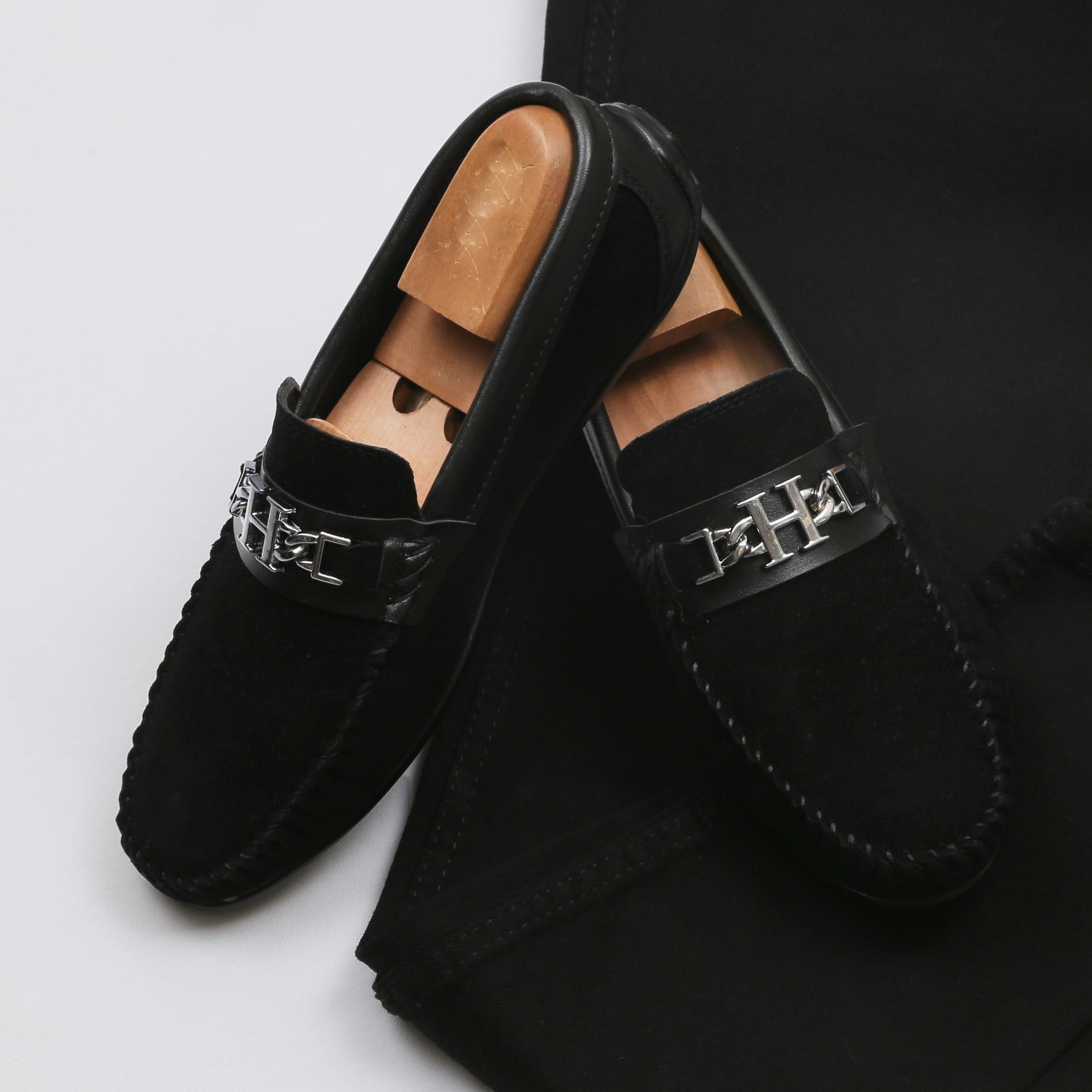 Beyaz Polo Yaka Tişört Kot Pantolon Kombini Erkek | Slim Fit Şık Günlük Set