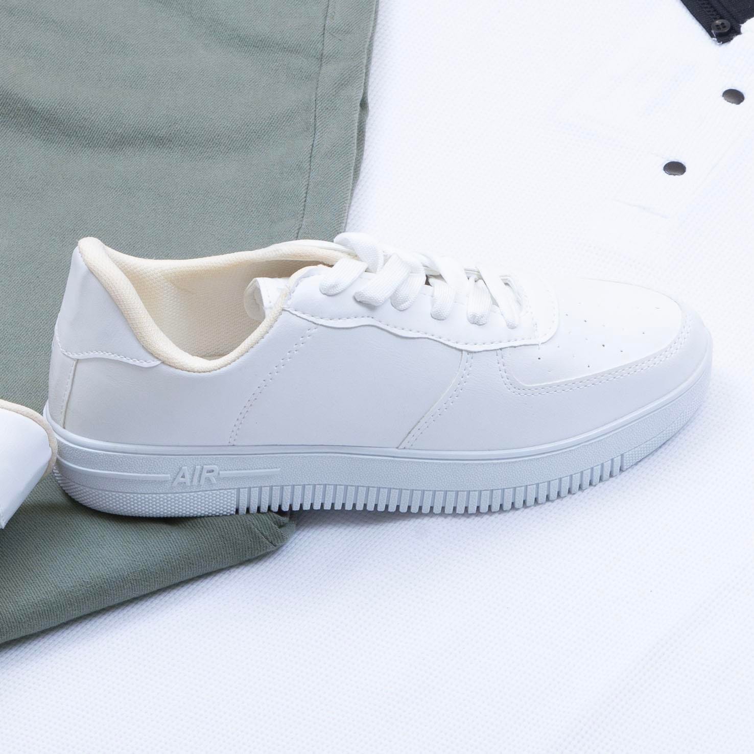 Beyaz Polo Yaka Tişört Pantolon Ayakkabı Kombin