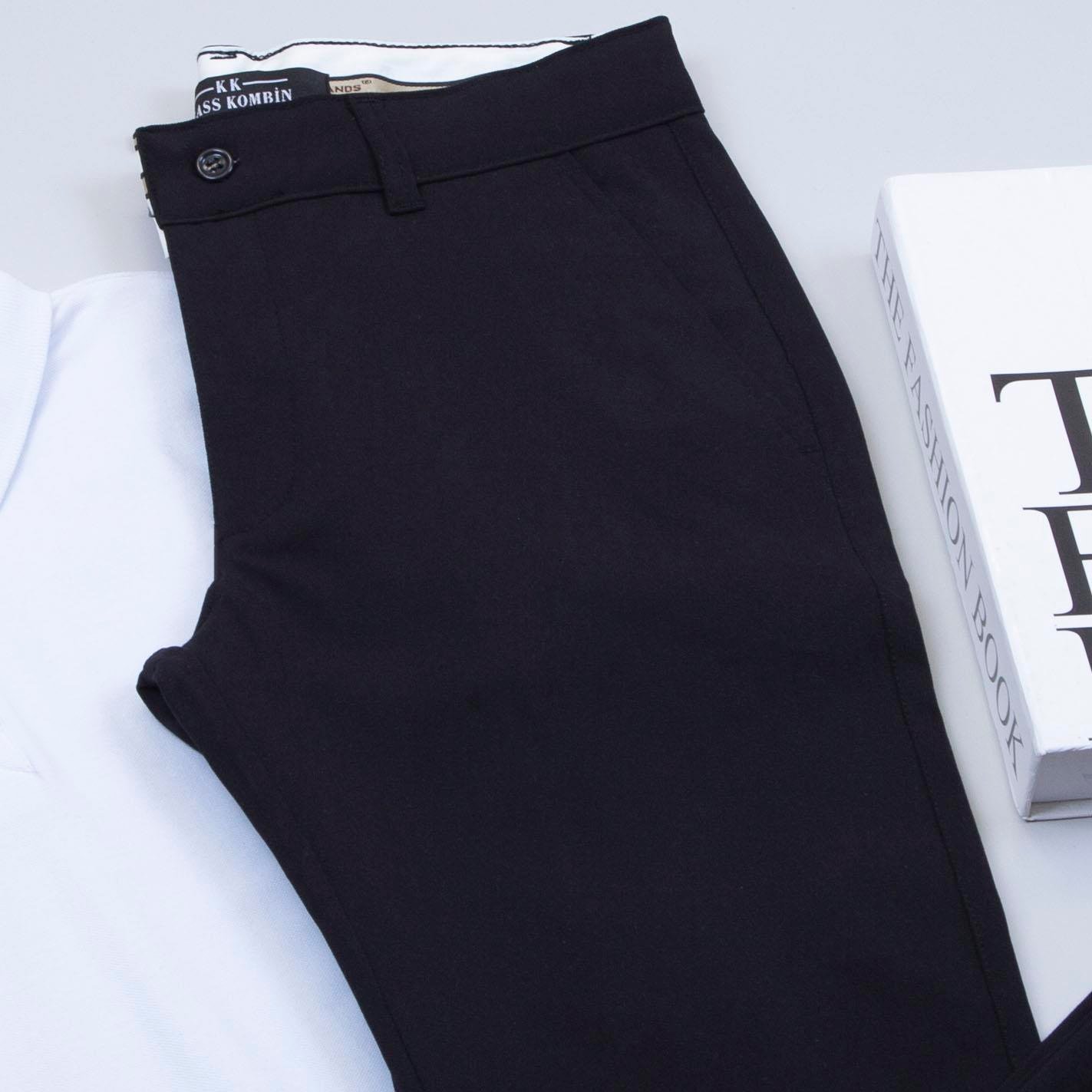 Beyaz Polo Yaka Tişört Pantolon Ayakkabı Kombin