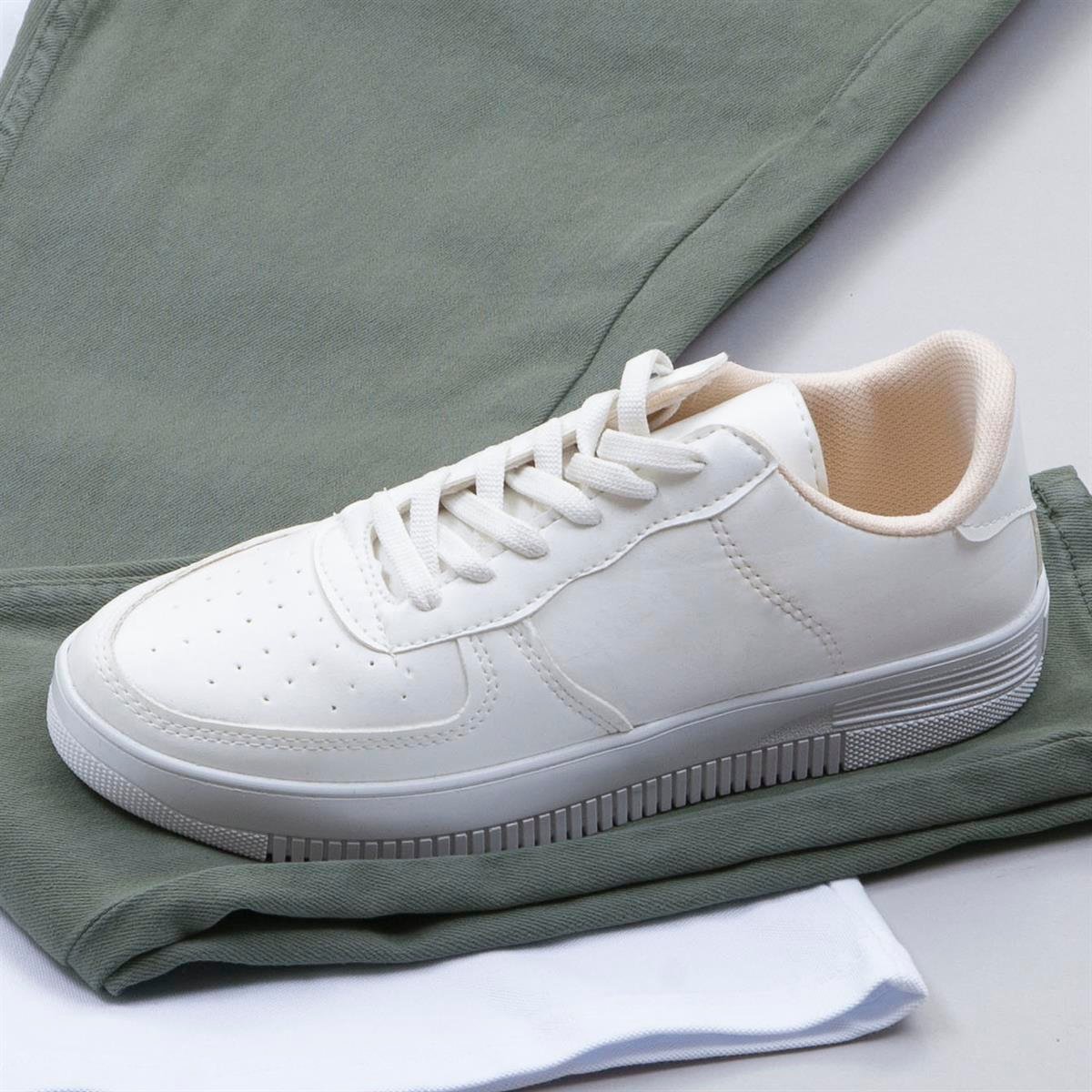 Beyaz Polo Yaka Tişört Pantolon Ayakkabı Kombin