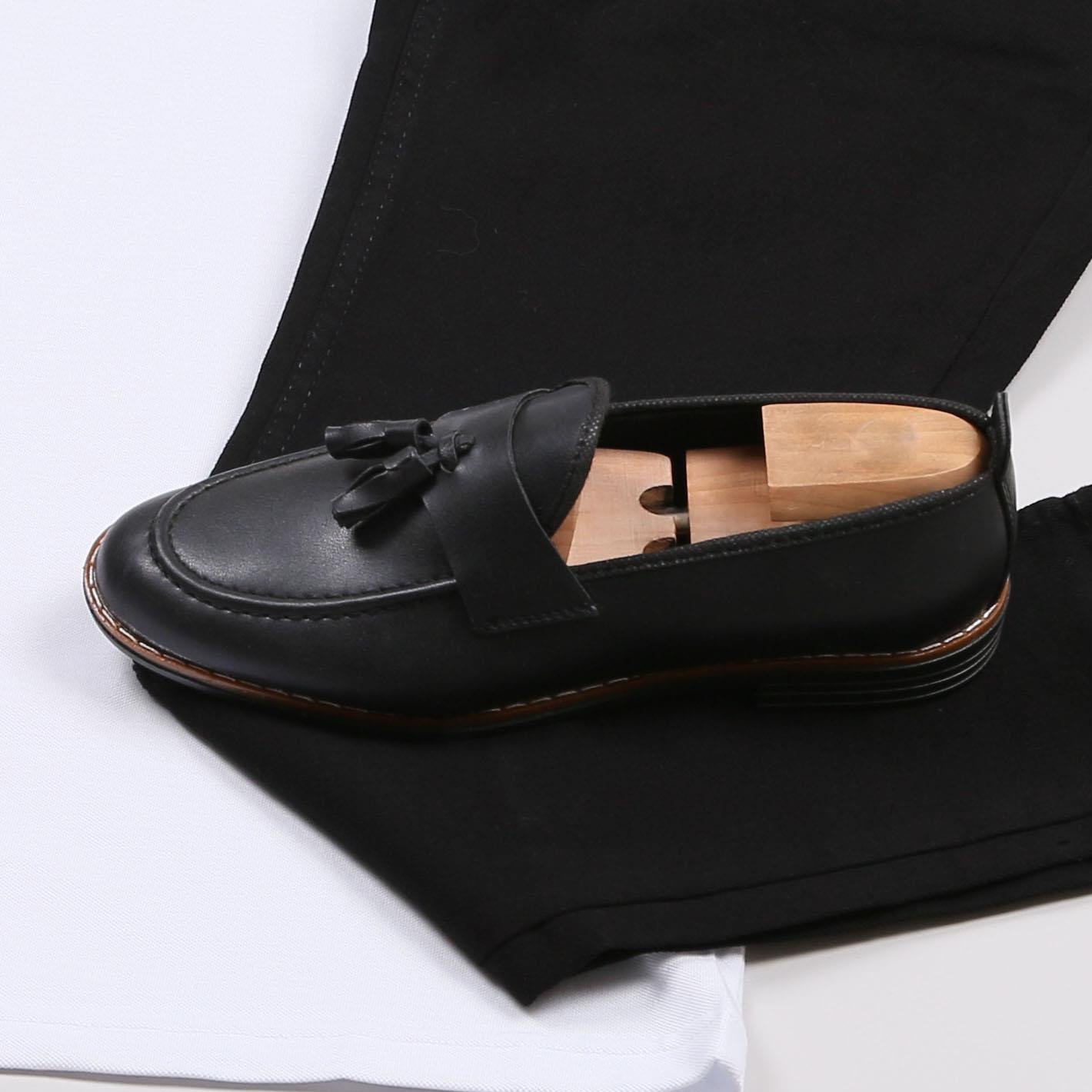 Beyaz Polo Yaka Tişört Pantolon Ayakkabı Kombin