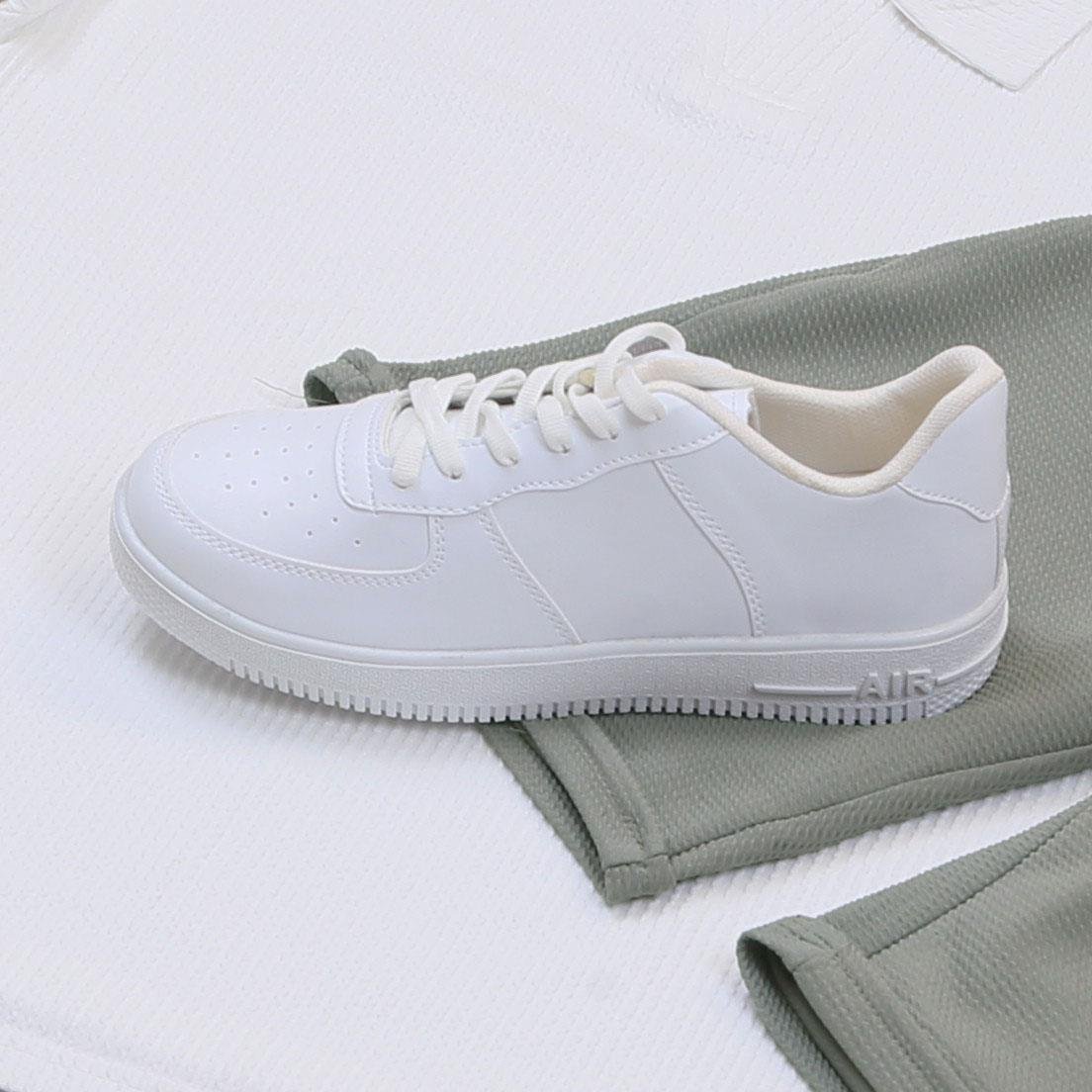 Beyaz Polo Yaka Tişört Şort  Ayakkabı Kombin