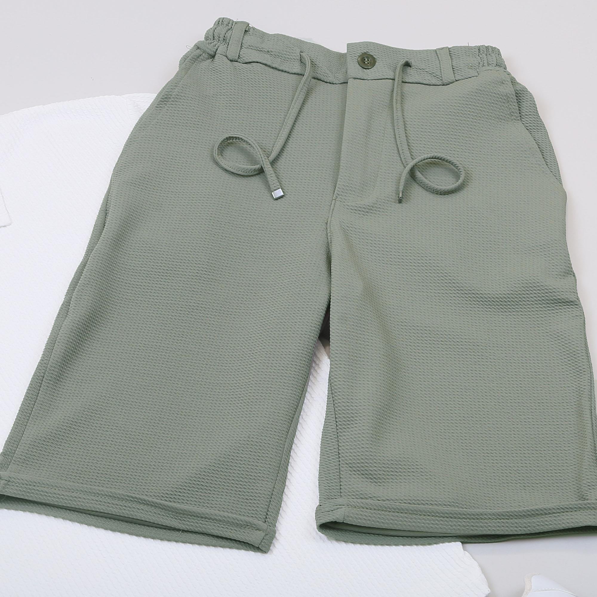 Beyaz Polo Yaka Tişört Şort  Ayakkabı Kombin