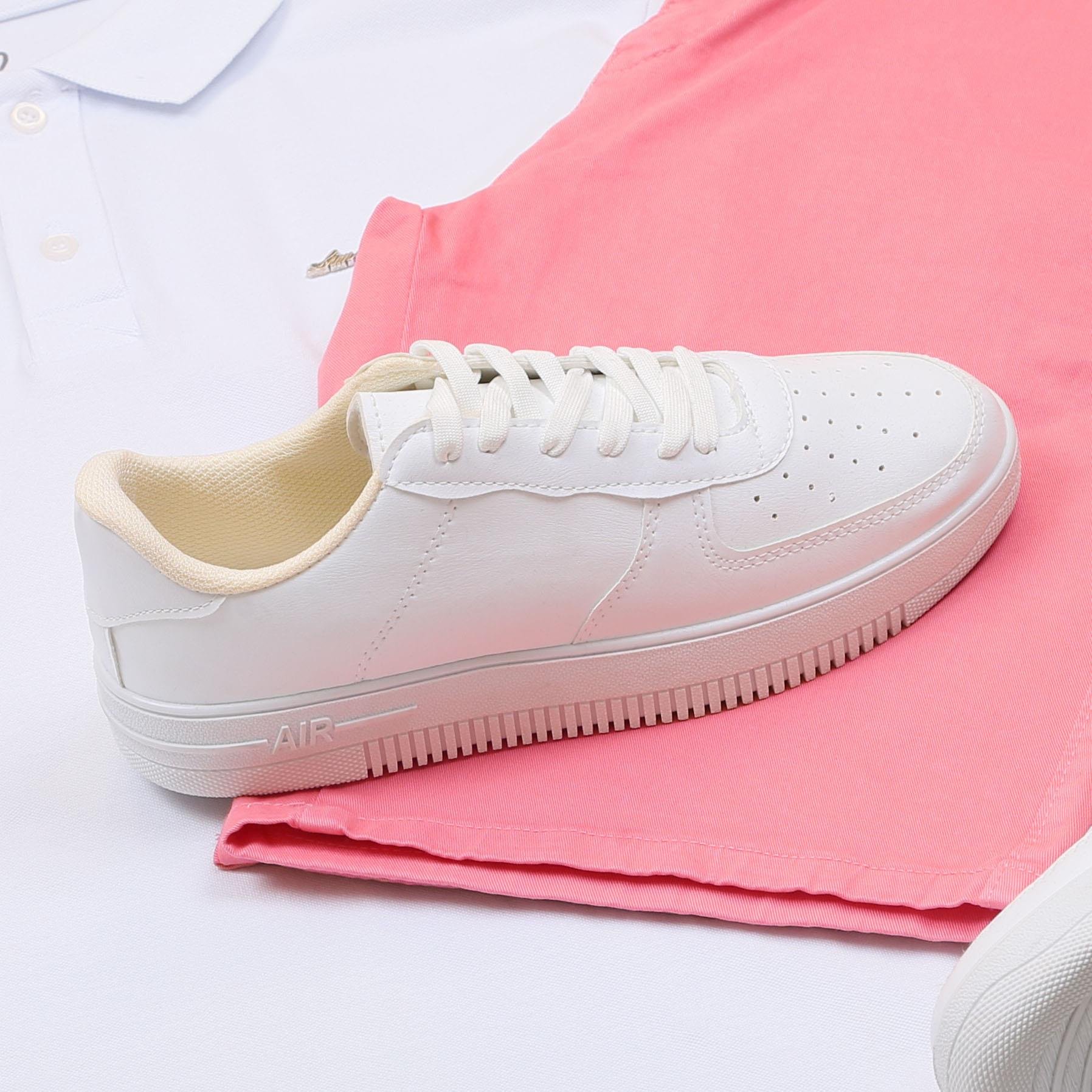 Beyaz Polo Yaka Tişört Şort  Ayakkabı Kombin