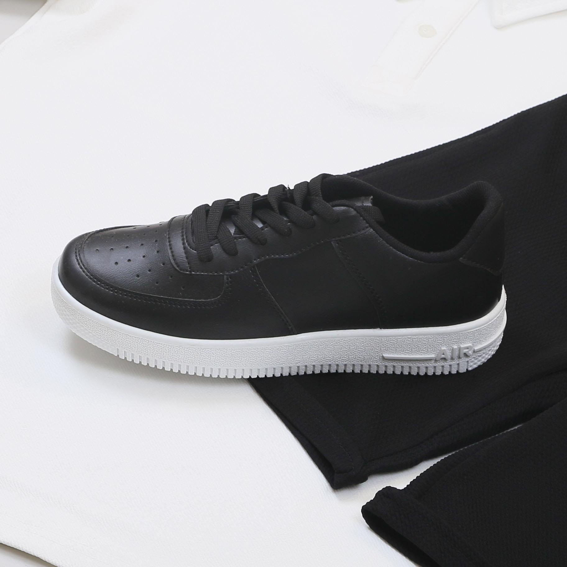 Beyaz Polo Yaka Tişört Şort  Ayakkabı Kombin