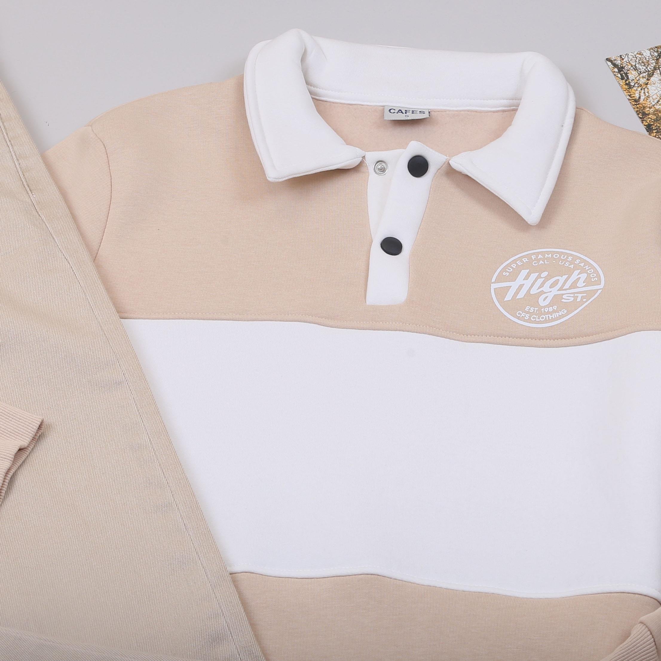 Beyaz Şeritli Bej Sweat Pantolon Ayakkabı Kombin