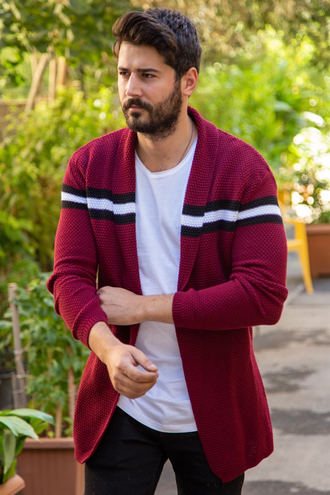 Beyaz siyah çizgili ince bordo örme hırka