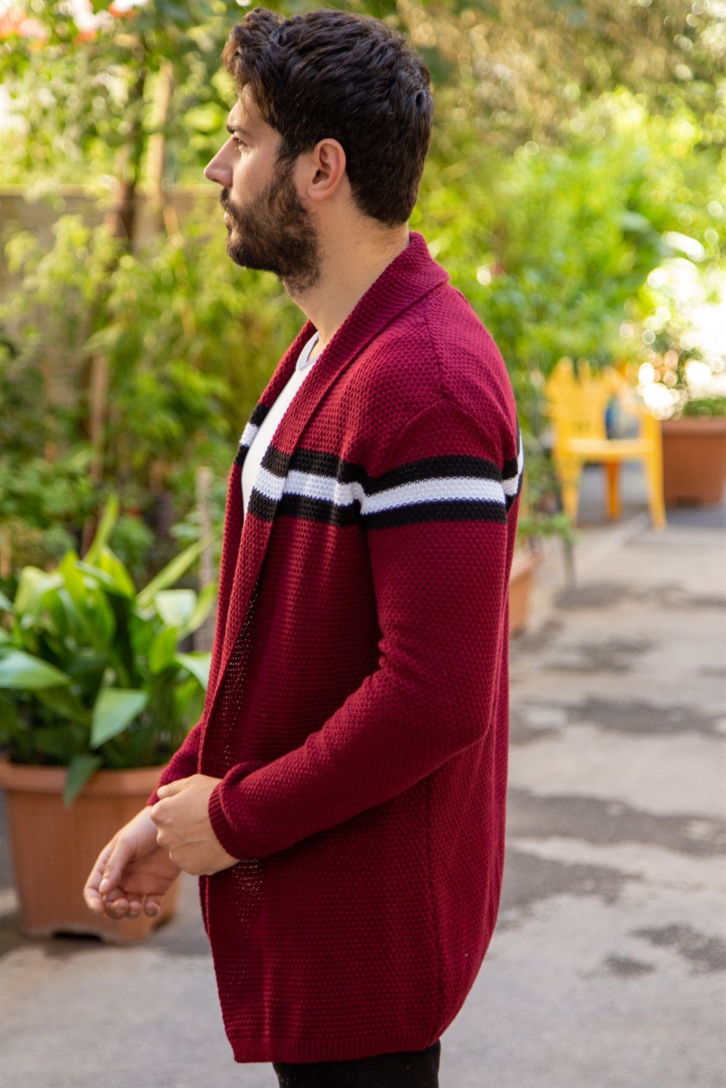 Beyaz siyah çizgili ince bordo örme hırka