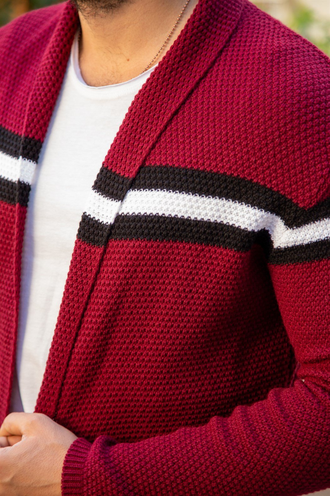 Beyaz siyah çizgili ince bordo örme hırka