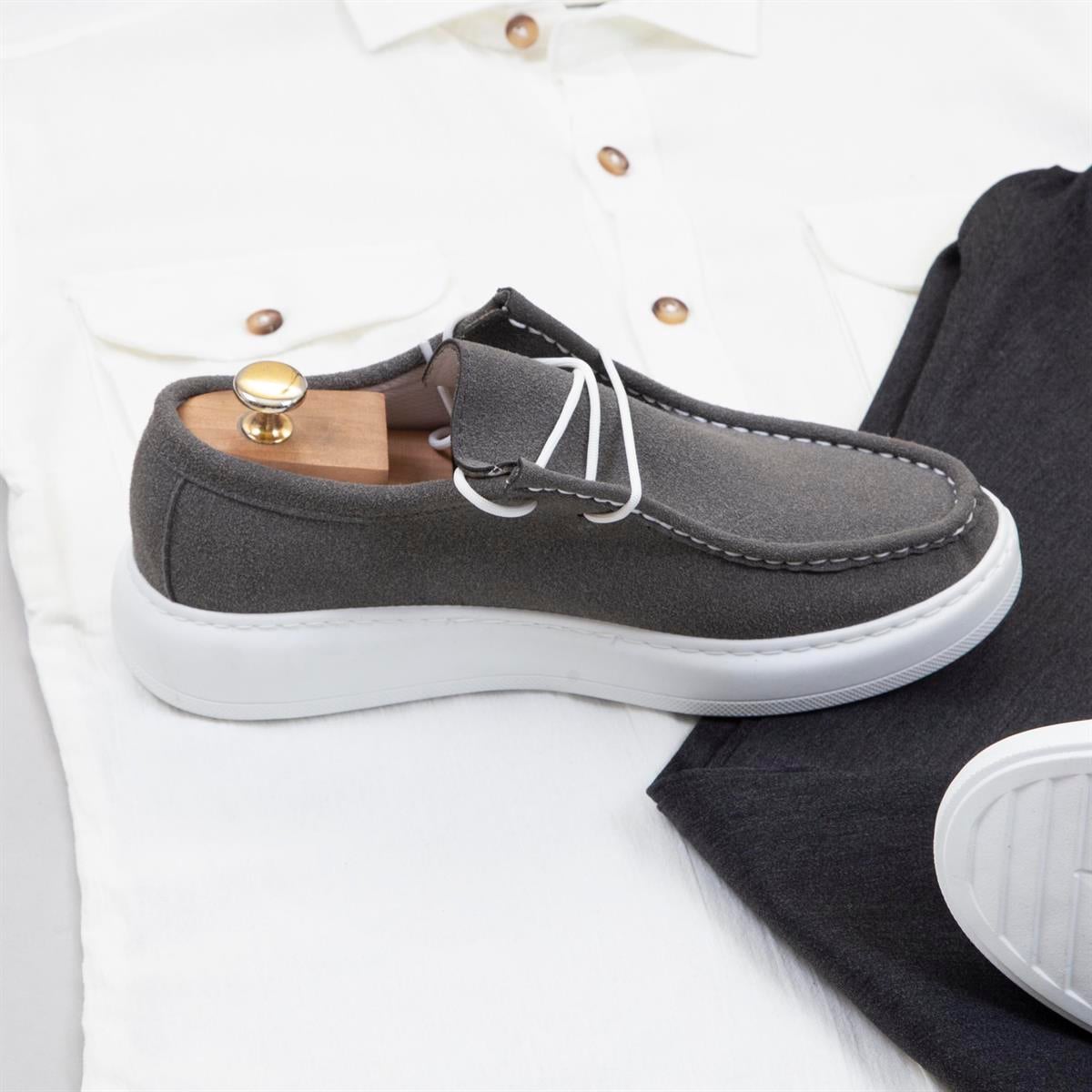 Beyaz Spor Gömlek Pantolon Ayakkabı Kombin