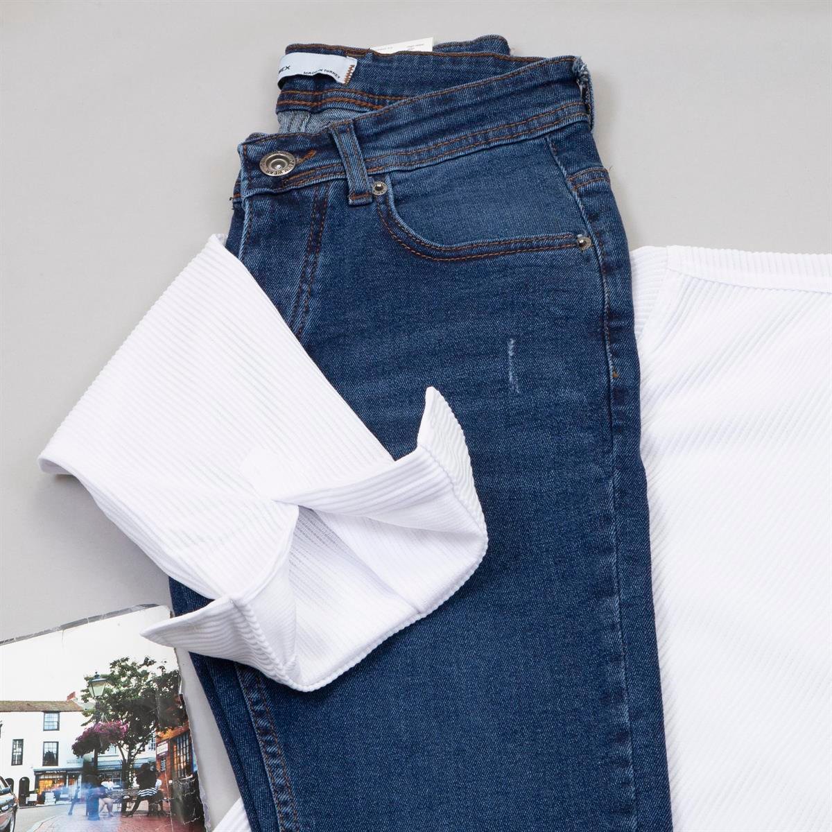 Beyaz Spor Gömlek Pantolon Ayakkabı Kombin