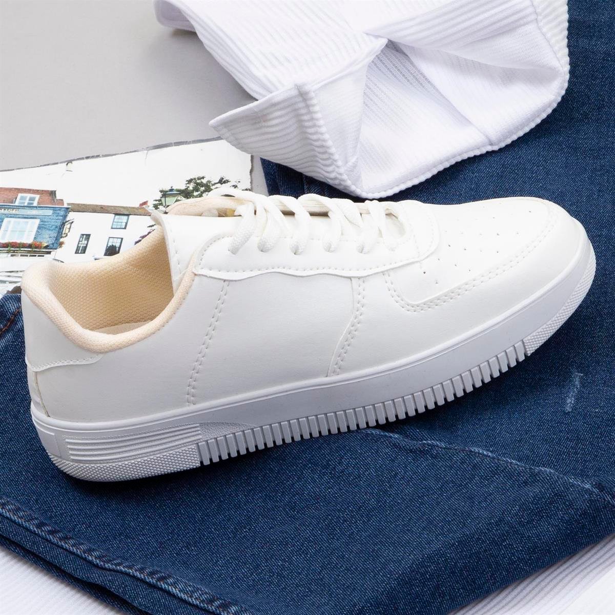 Beyaz Spor Gömlek Pantolon Ayakkabı Kombin