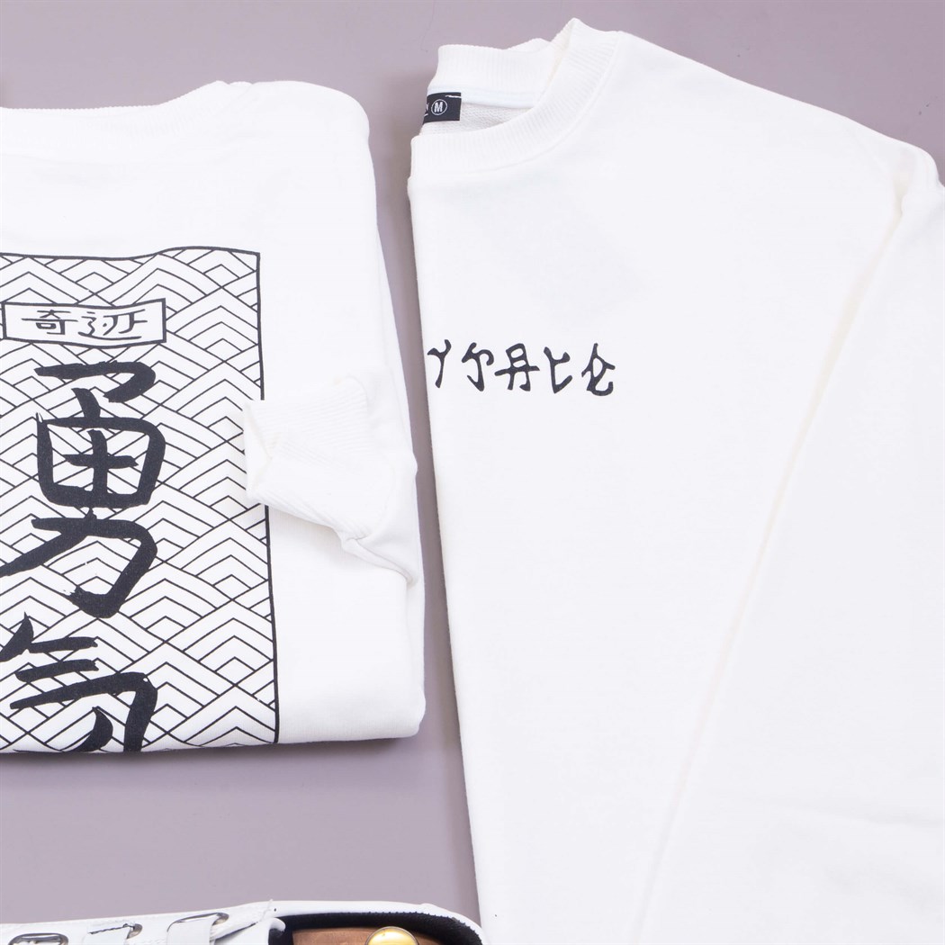 Beyaz Sweat Pantolon Ayakkabı Kombin