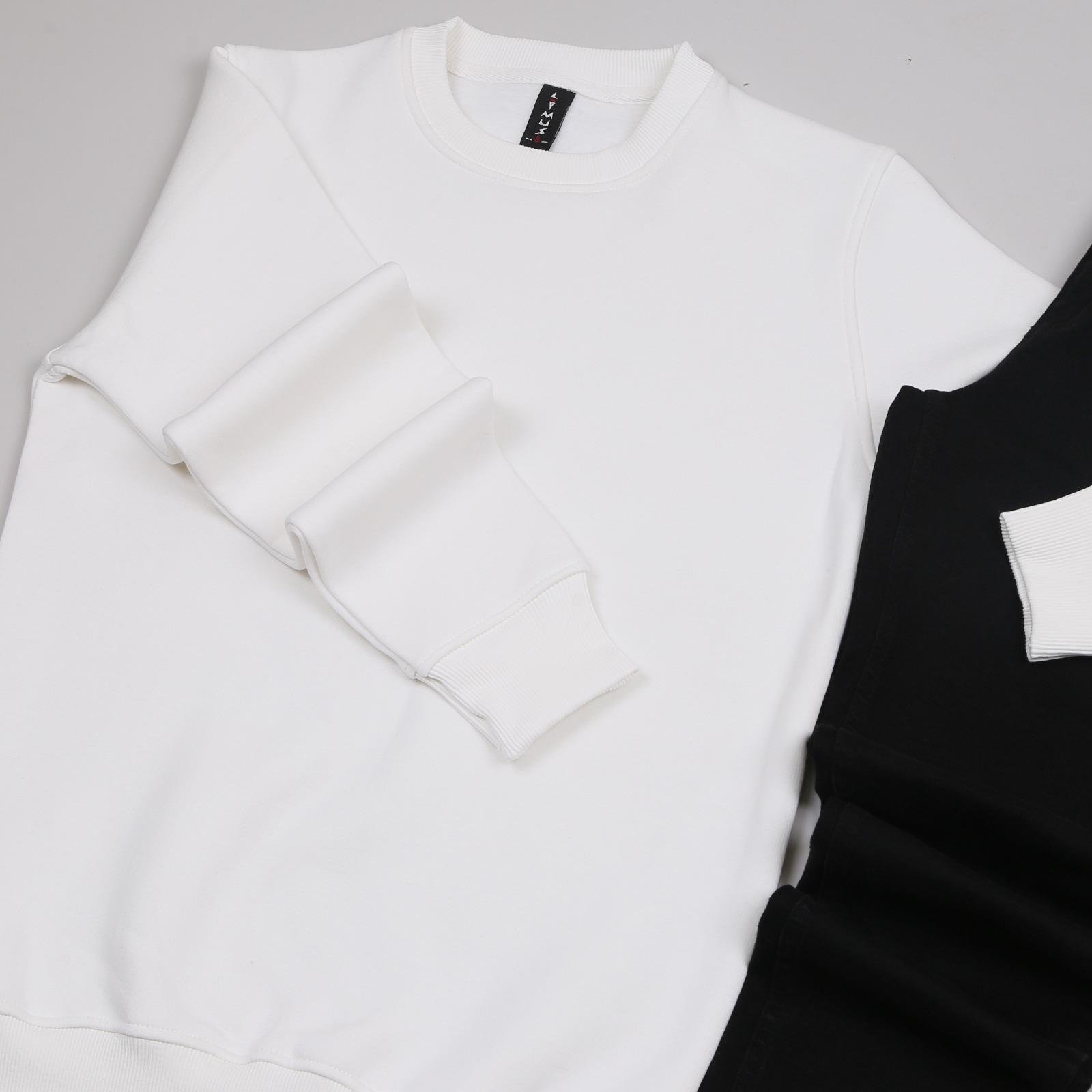 Beyaz Sweatshirt Siyah Kot Pantolon Ayakkabı  Kombini