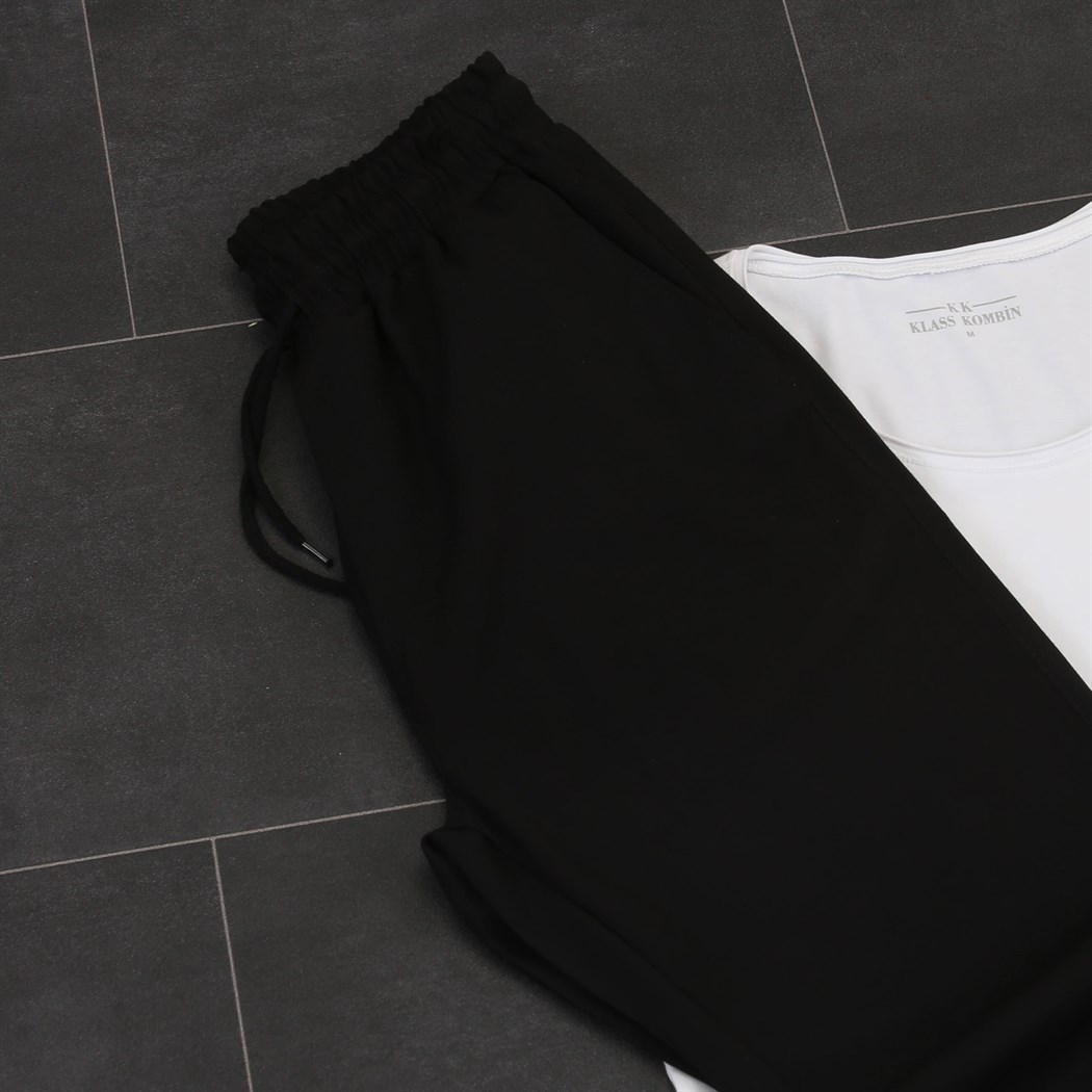 Beyaz T-Shirt Jogger Pantolon Spor Ayakkabı Kombini 