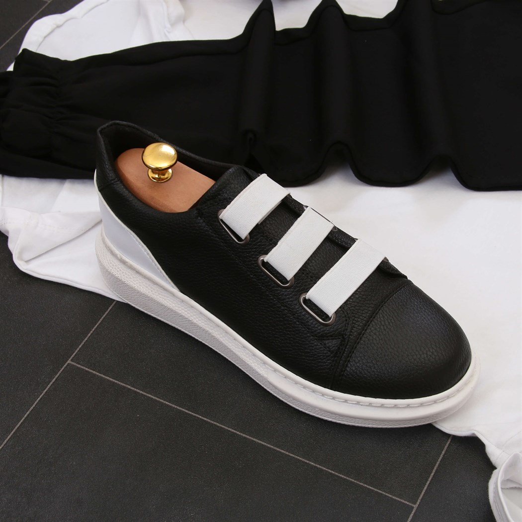 Beyaz T-Shirt Jogger Pantolon Spor Ayakkabı Kombini 