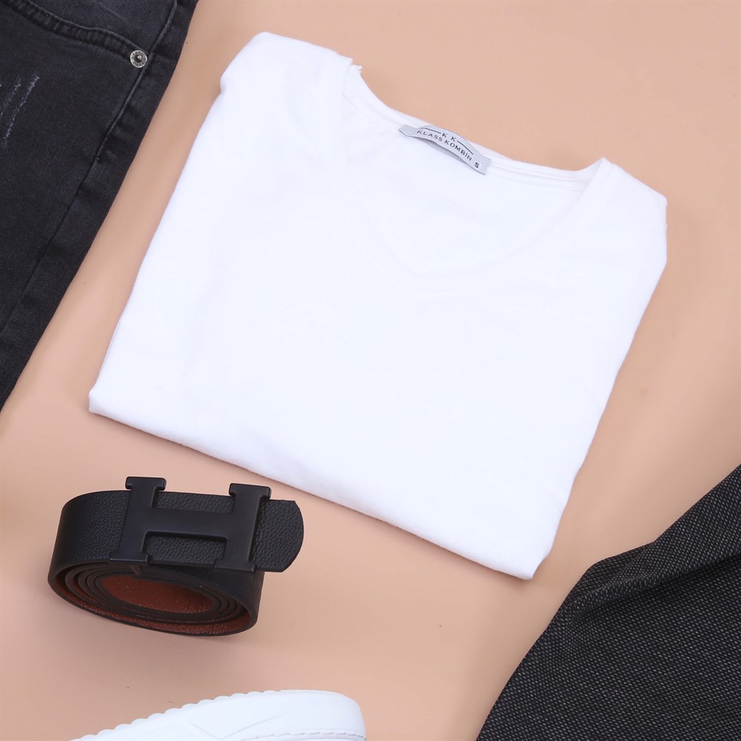 Beyaz T-Shirt Kot Pantolon Dik Yaka Ceket Spor Ayakkabı Koımbini 