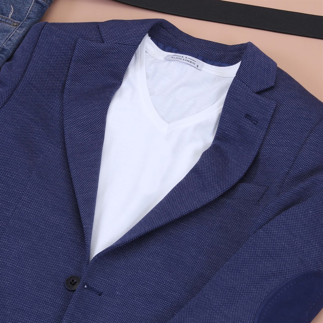 Beyaz T-Shirt Kot Pantolon Dik Yaka Ceket Spor Ayakkabı Koımbini 