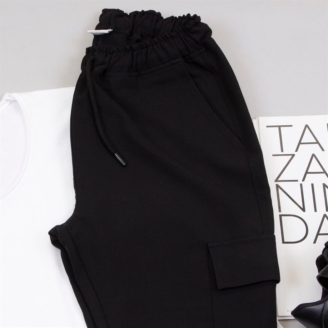 Beyaz Tişört Jogger Pantolon Ayakkabı Kombin