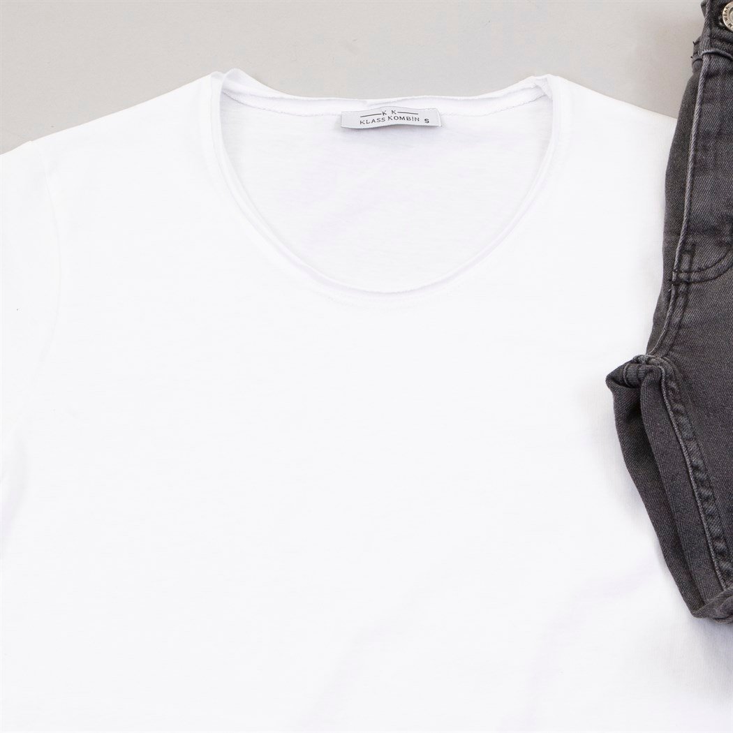 Beyaz Tişört Pantolon Ayakkabı Kombin