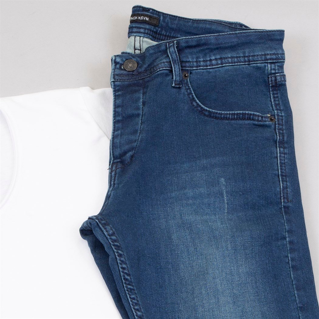 Beyaz Tişört Pantolon Ayakkabı Kombin