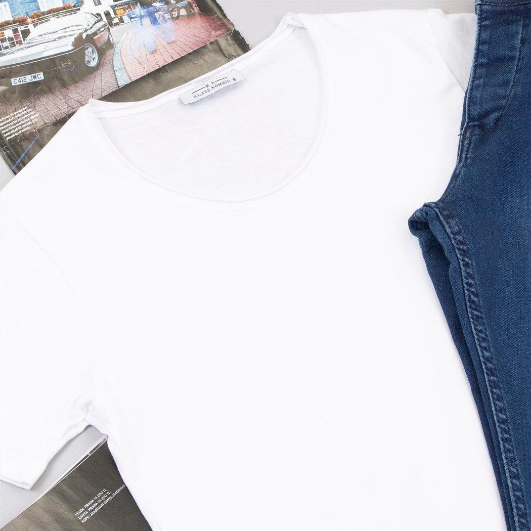 Beyaz Tişört Pantolon Ayakkabı Kombin