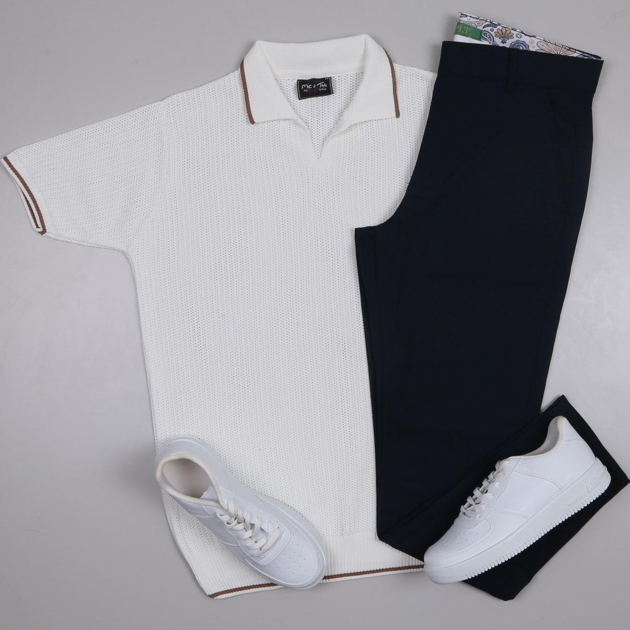 beyaz Triko Polo Yaka Tişört lacivert kumaş  pantolon  ayakkabı Kombin