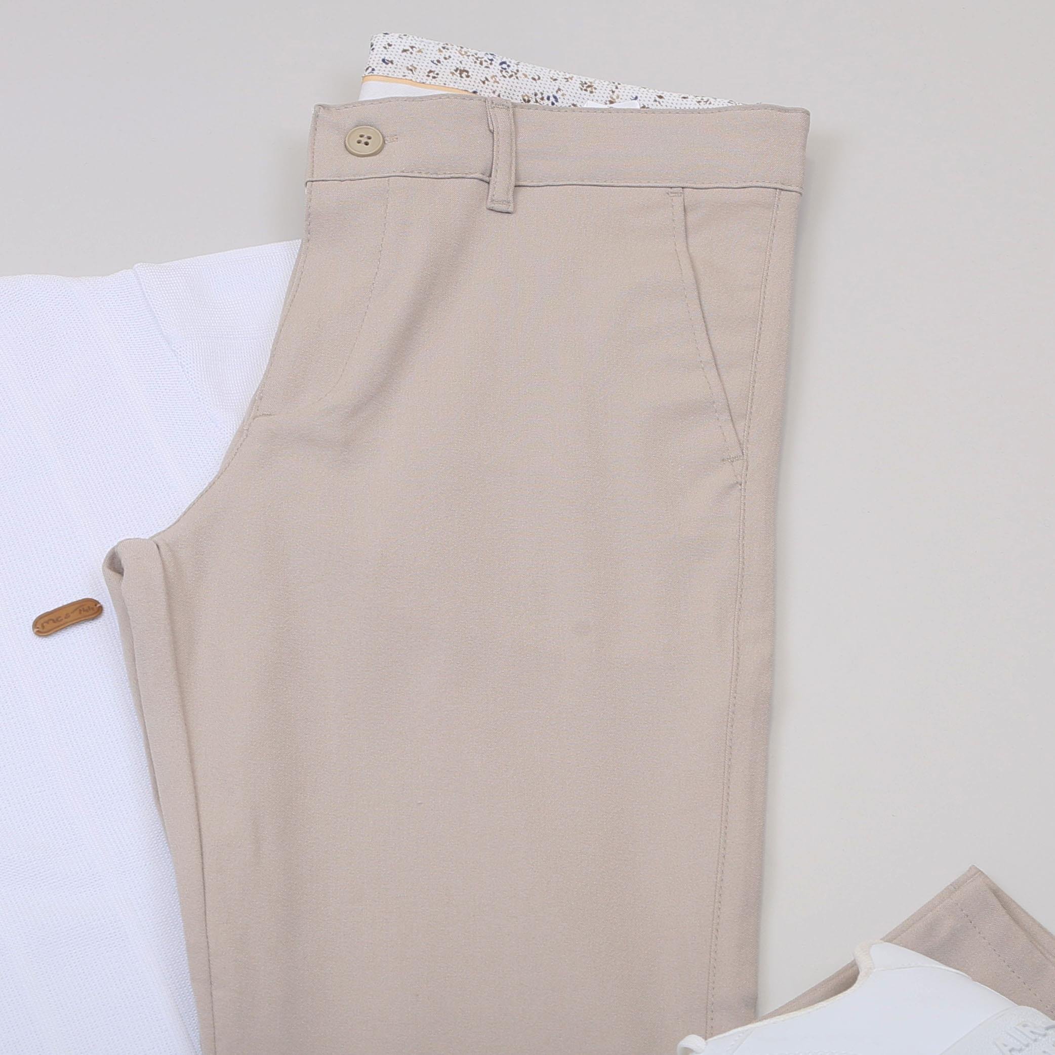 Beyaz Triko Polo Yaka Tişört Pantolon Ayakkabı Kombin