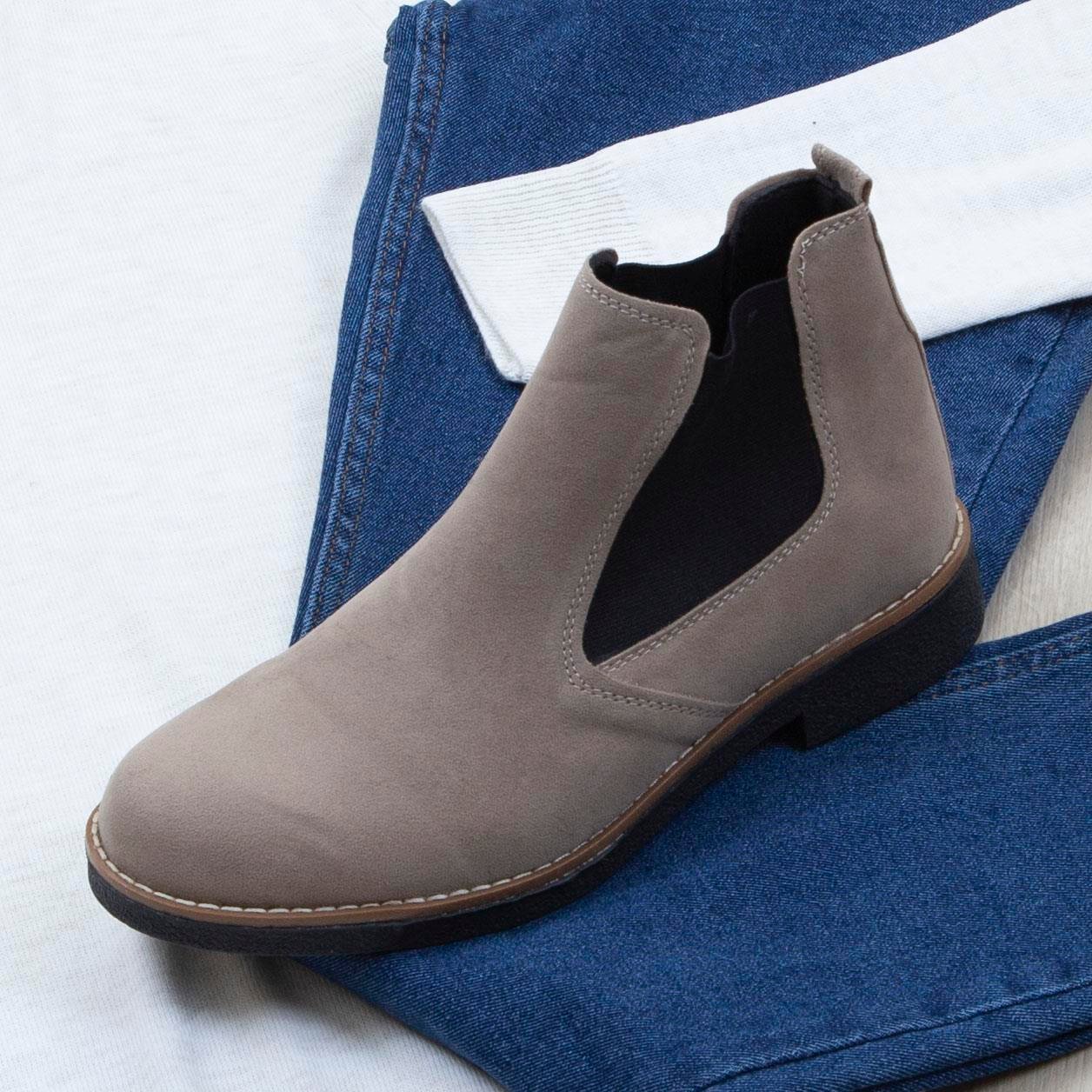 Beyaz Yarım Balıkçı Triko Kazak Pantolon Bot Kombin