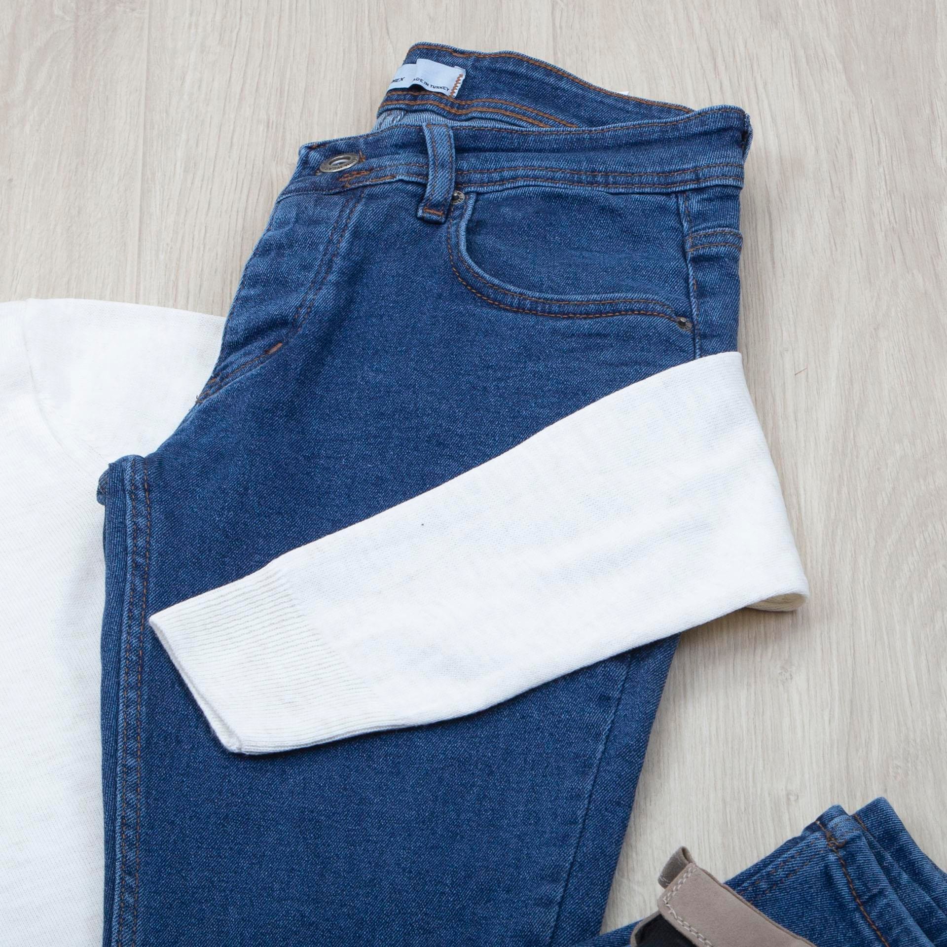 Beyaz Yarım Balıkçı Triko Kazak Pantolon Bot Kombin