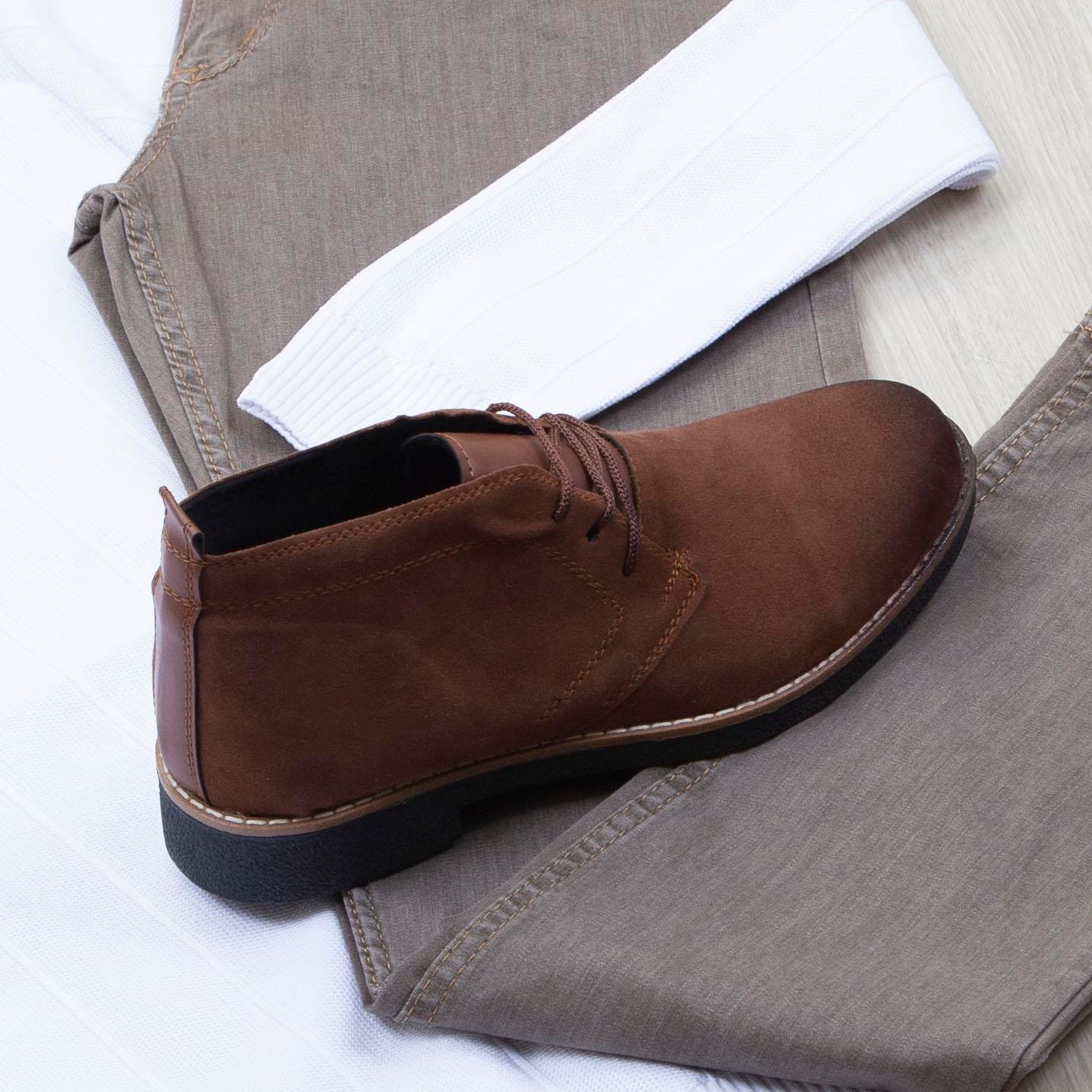 Beyaz Yarım Balıkçı Triko Kazak Pantolon Bot Kombin