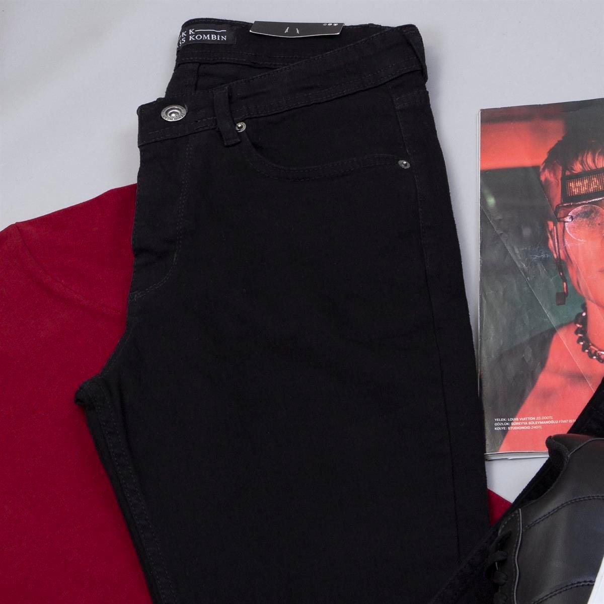 Bordo Basic Tişört Pantolon Ayakkabı Kombin